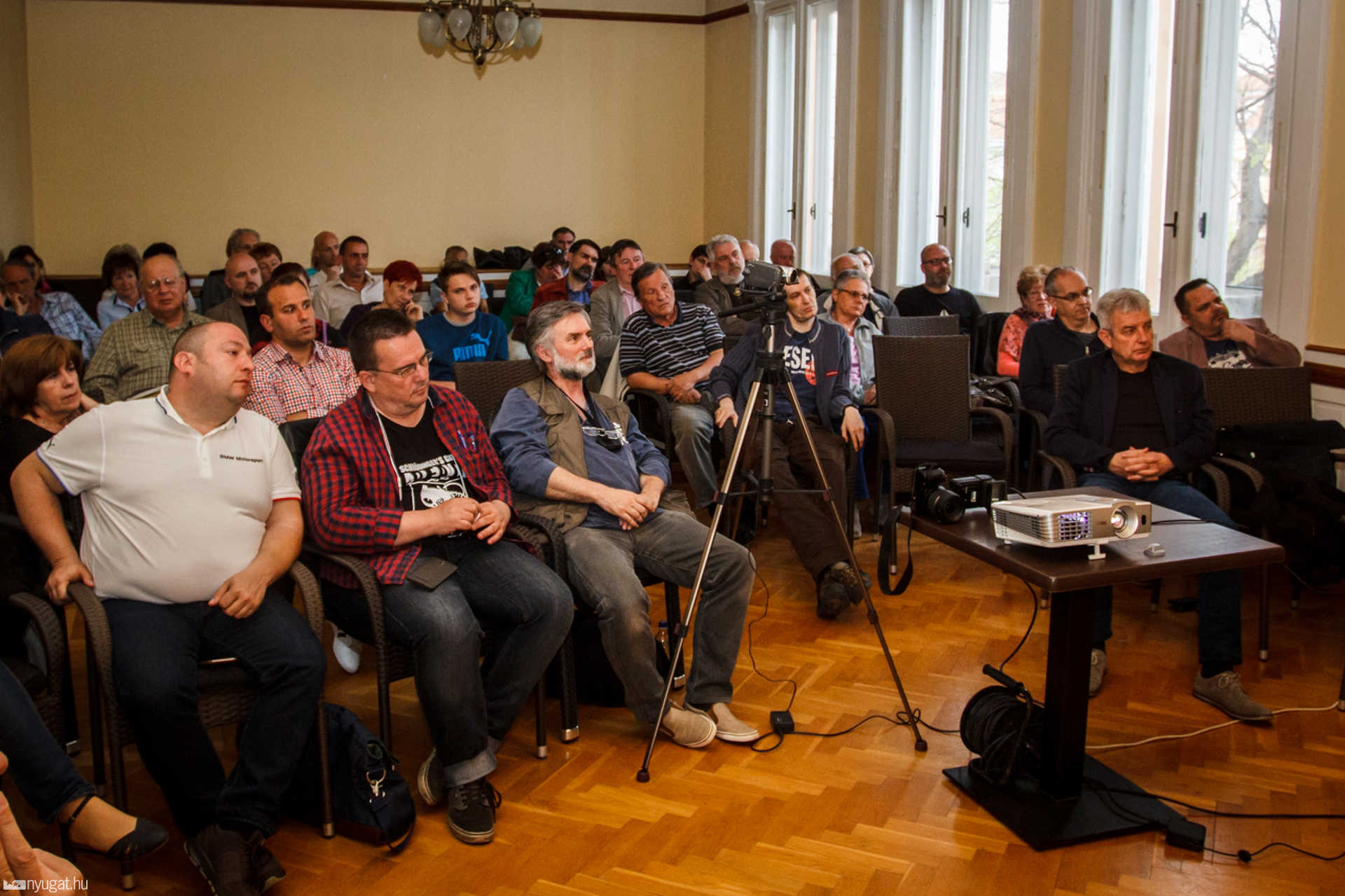 Kerekasztal Kövesdi Veronikával és Juhász Péterrel