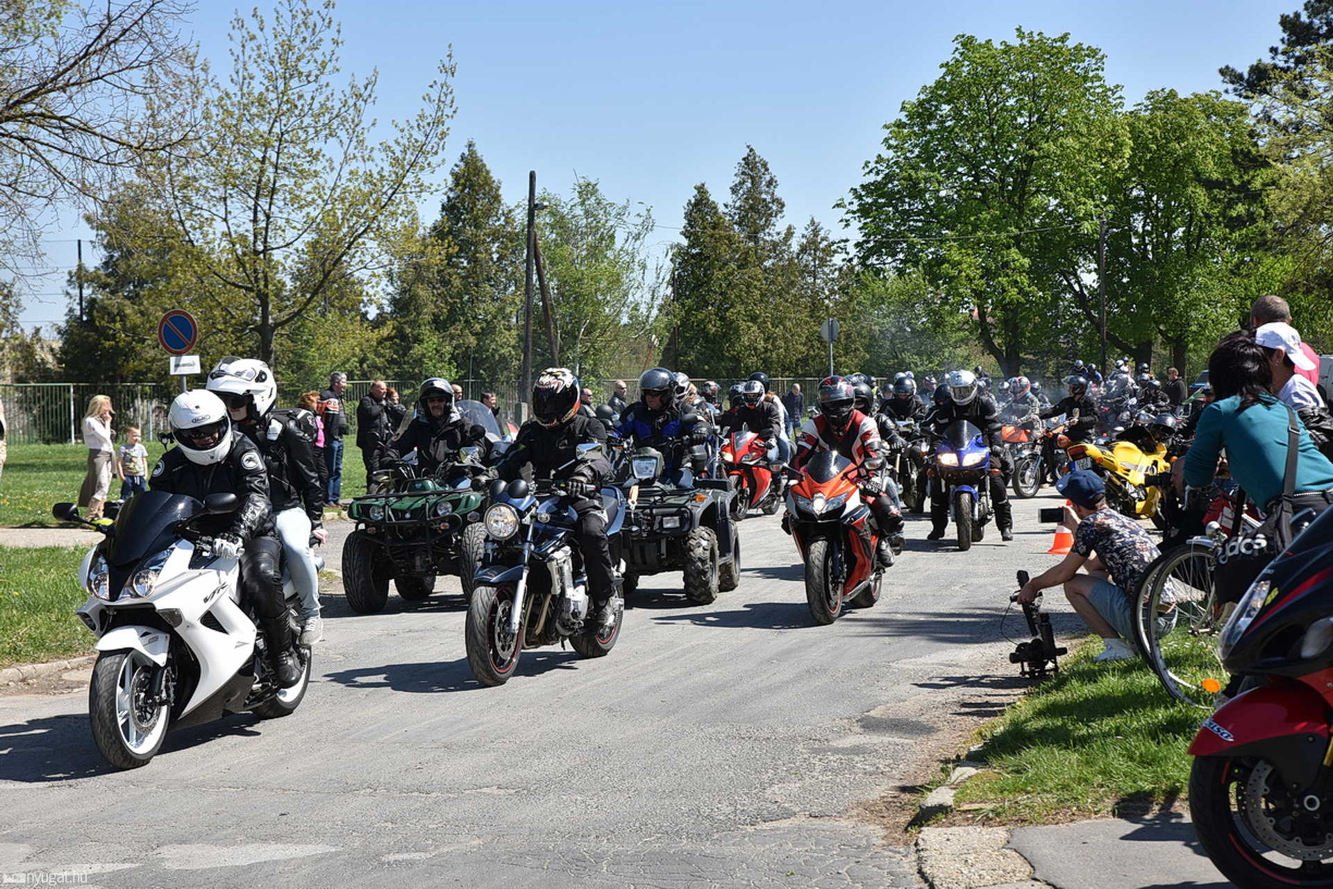 Szezonnyitó motoros felvonulás Szombathelyen 