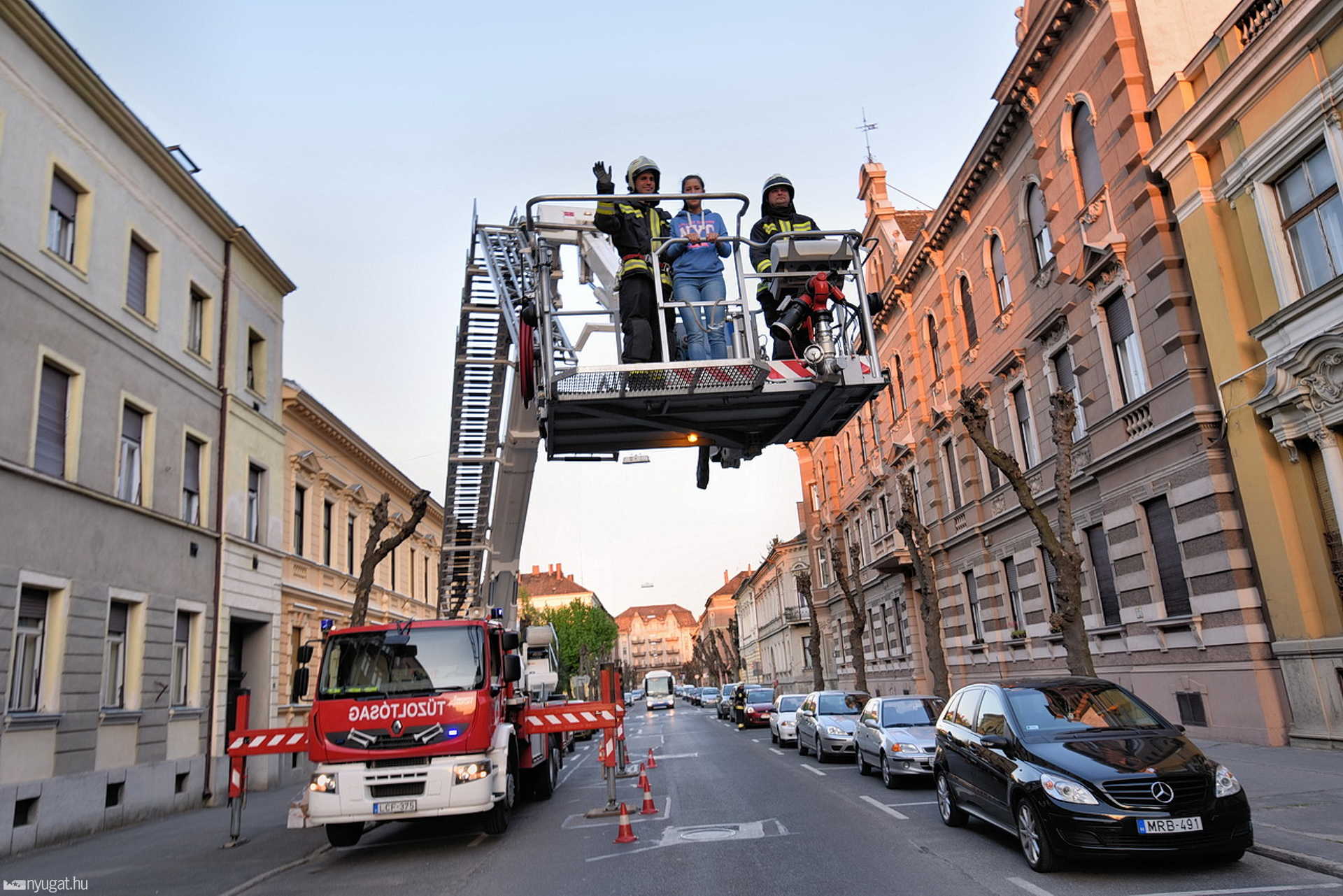 Lánykérés tűzoltó módra Szombathelyen