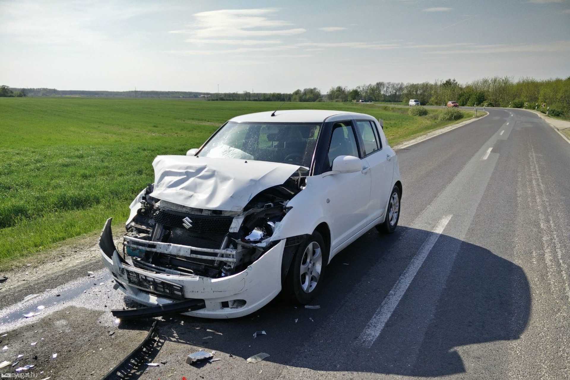 Fékező busznak hajtott egy Suzuki