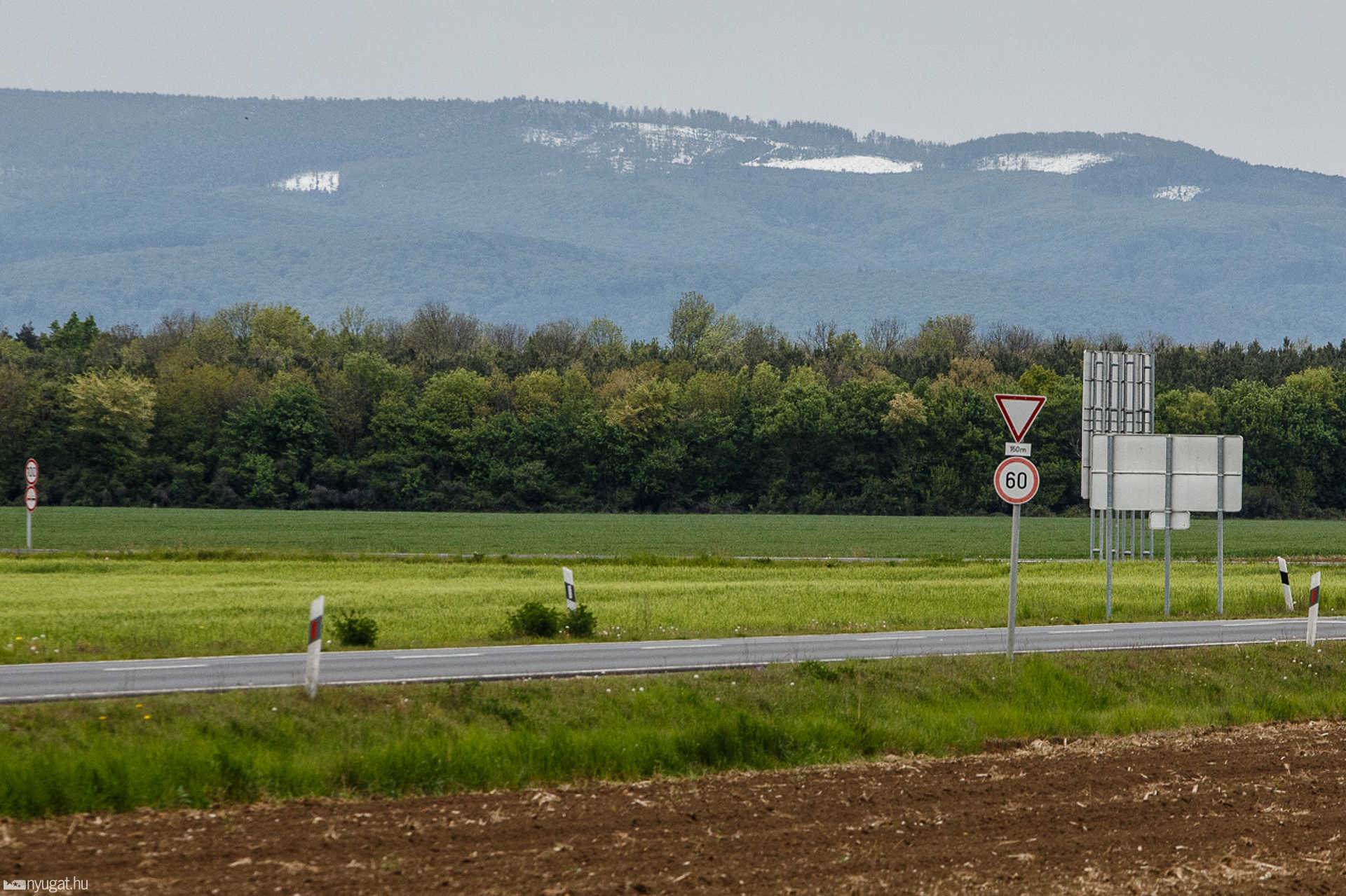 Hófoltok a Kőszegi-hegységben április végén