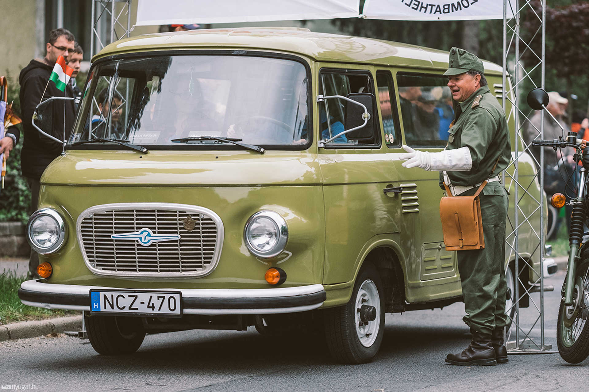 Retro felvonulás május elsején