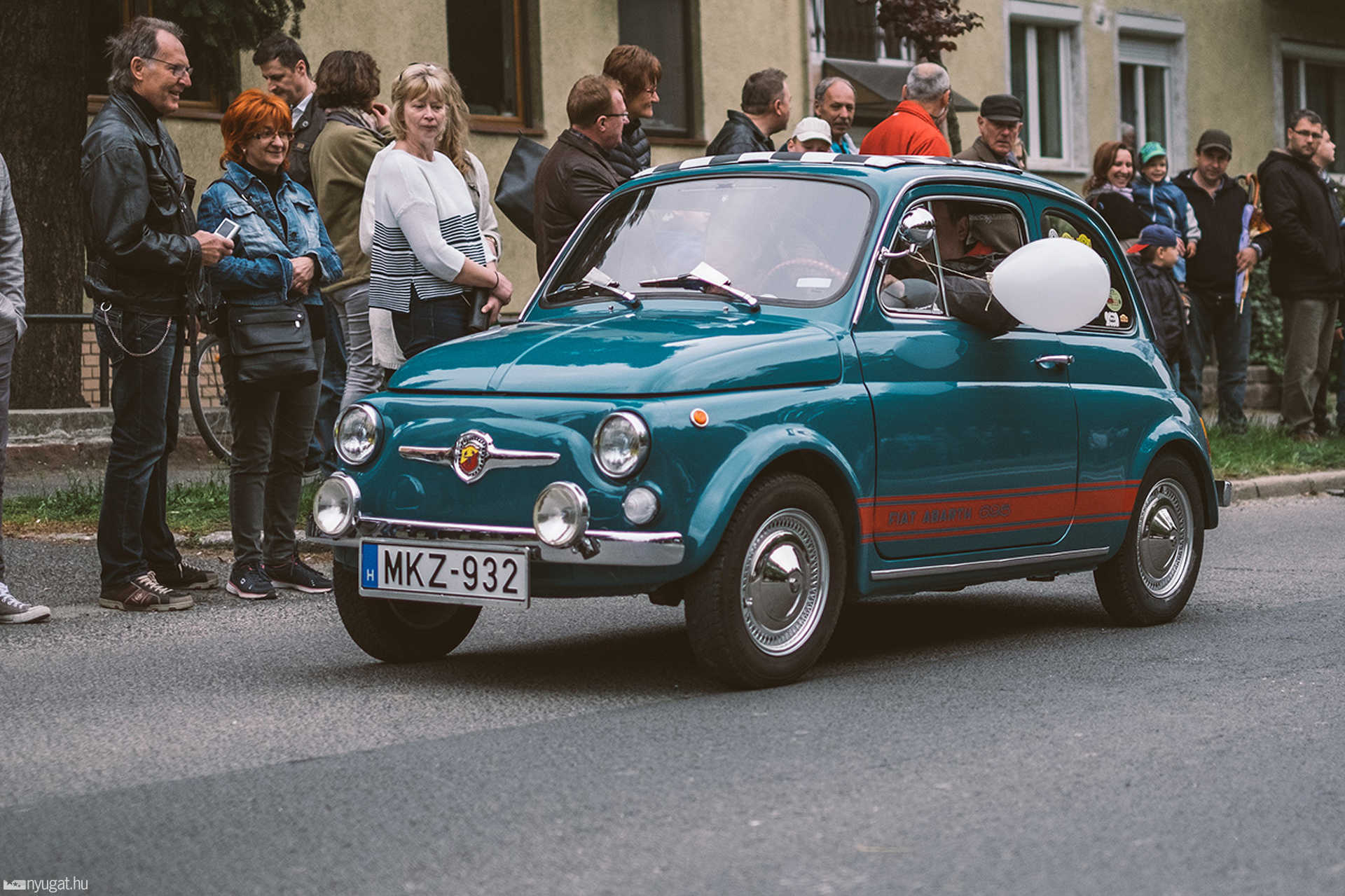 Retro felvonulás május elsején