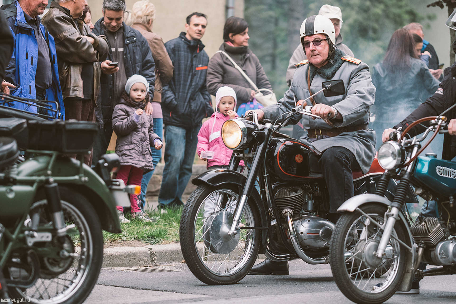 Retro felvonulás május elsején