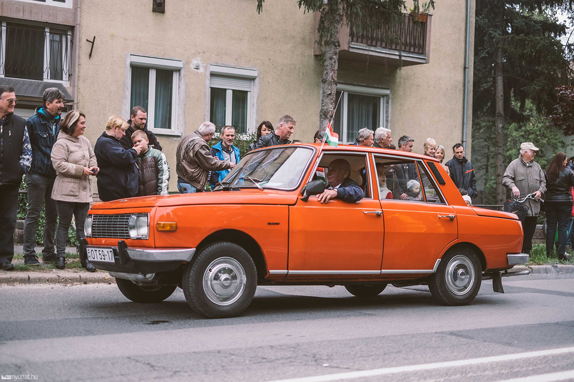 Retro felvonulás május elsején