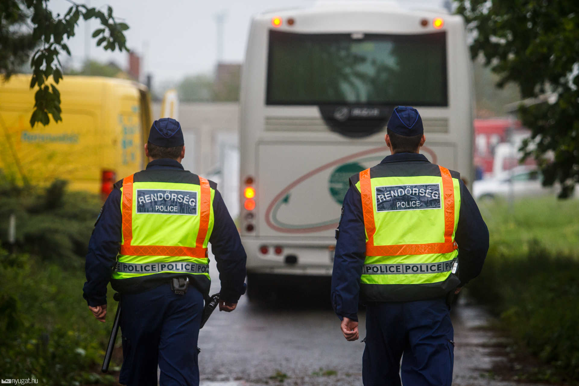 Migránsokat hoztak a körmendi táborba