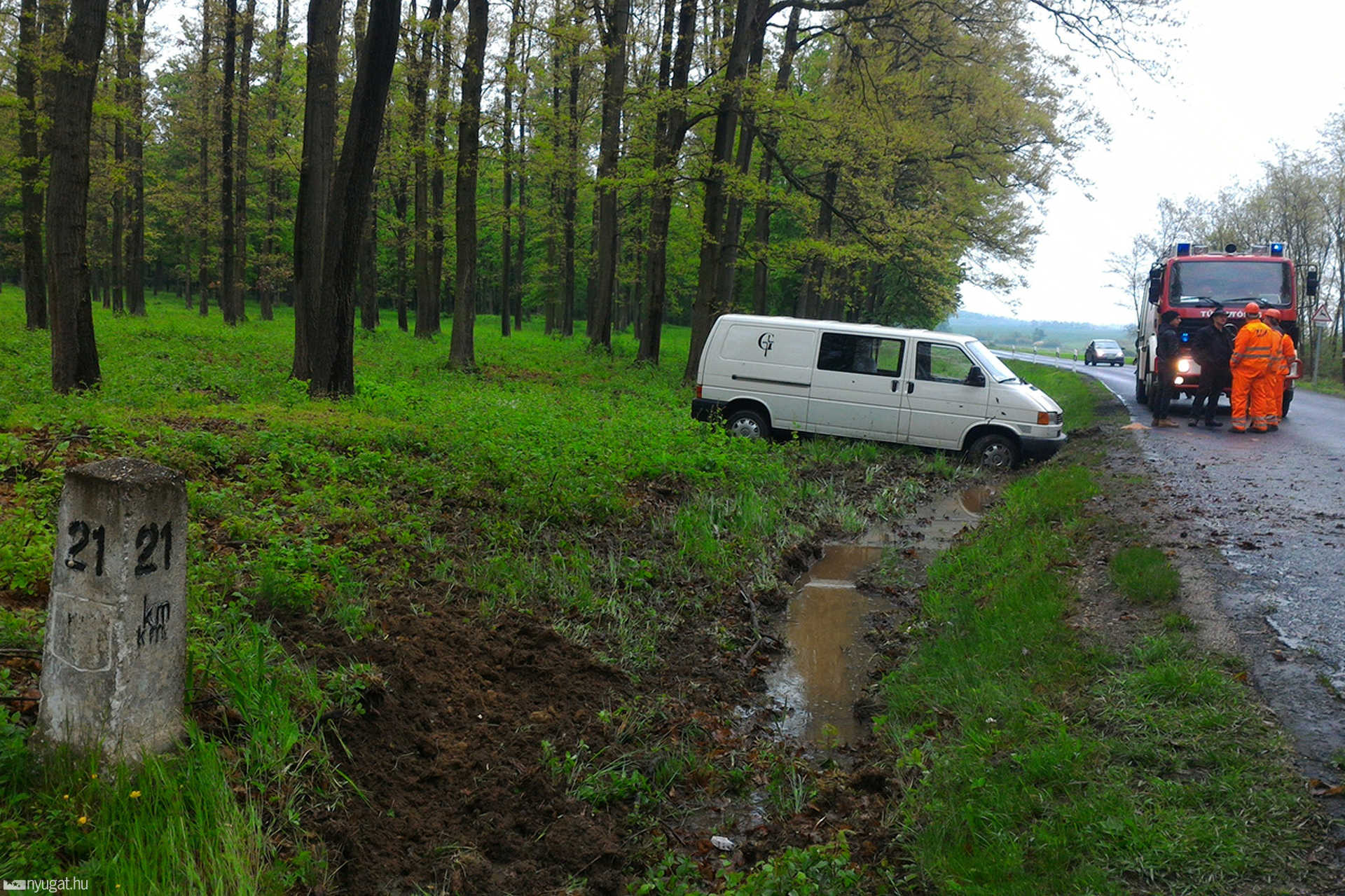 Halottszállító csapódott árokba Szombathely és Ják között