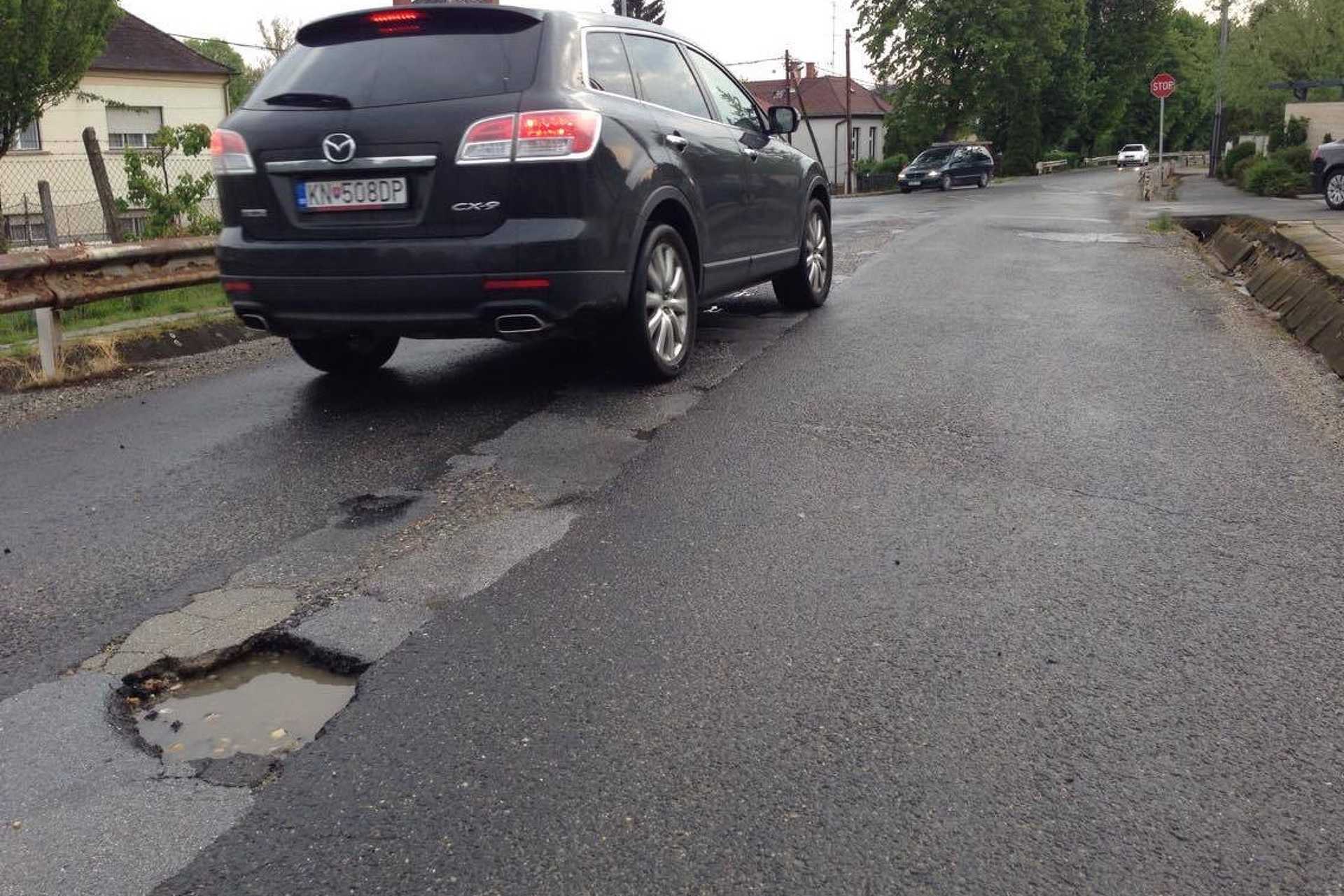 Kátyúk a Homok úton