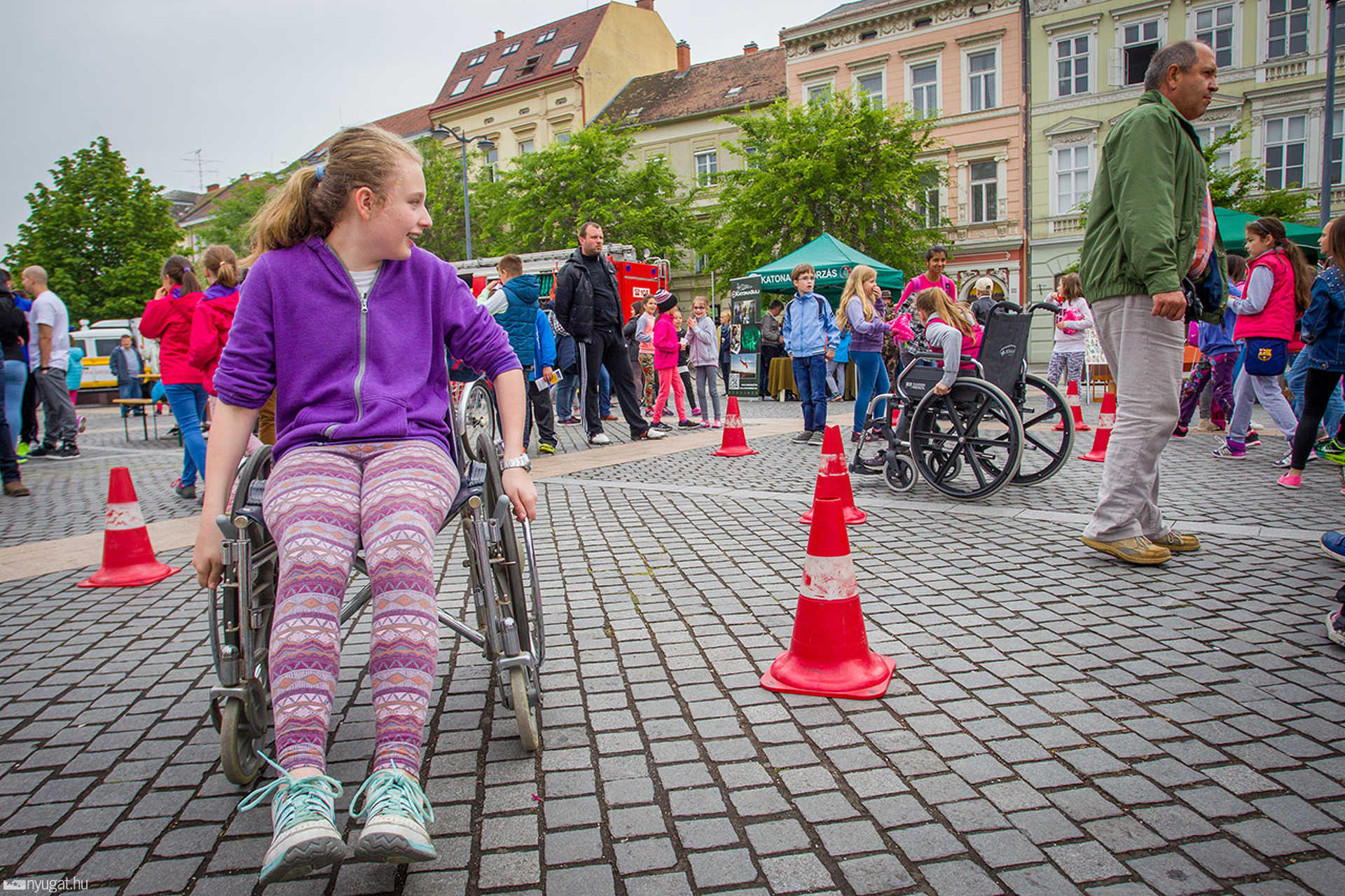 Interaktív érzékenyítő délután Szombathely Fő terén