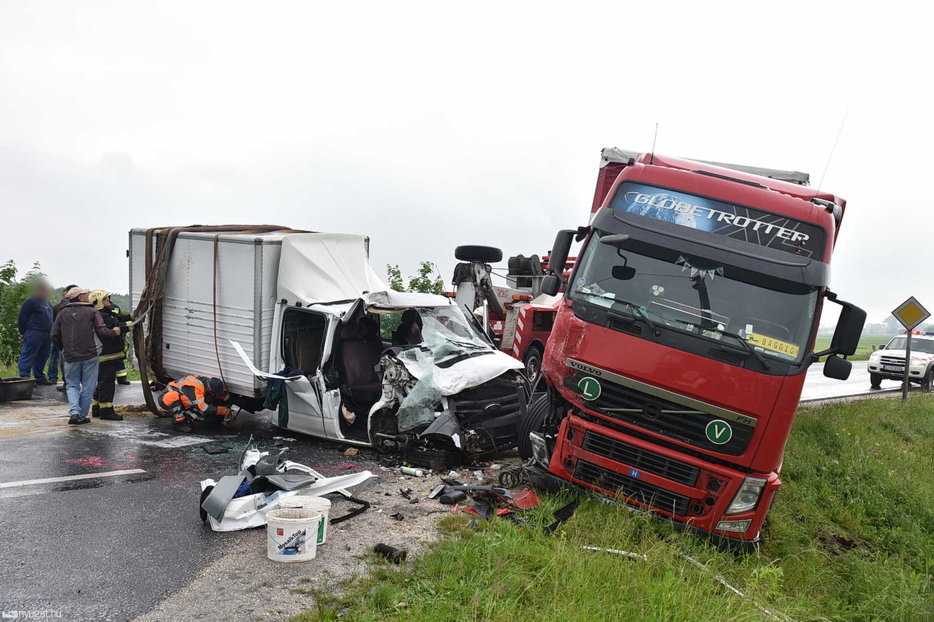 Félfrontális kamionbaleset a 86-os főúton, Szombathely határában