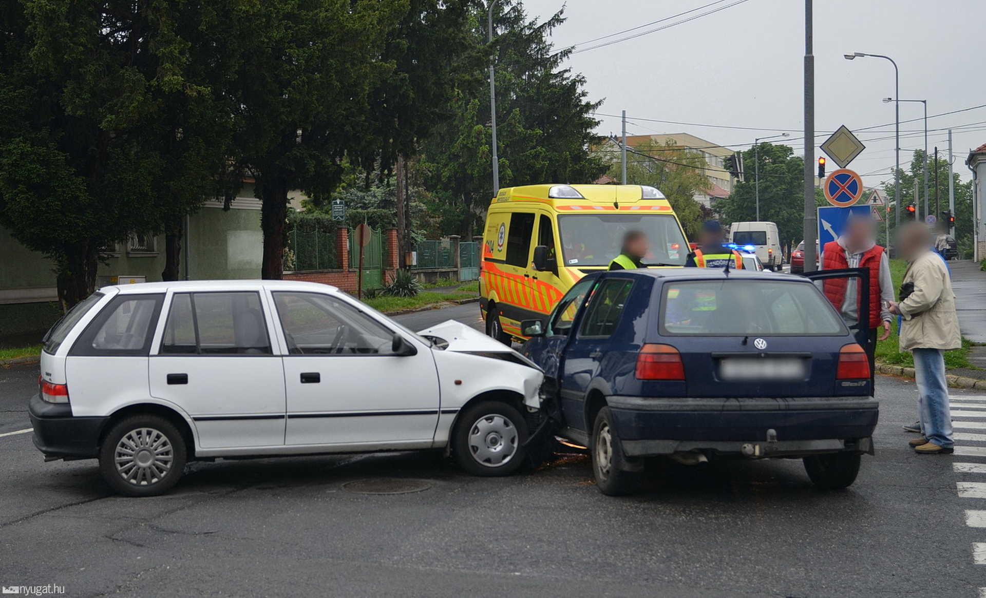 Három autó ütközött a Szombathelyen