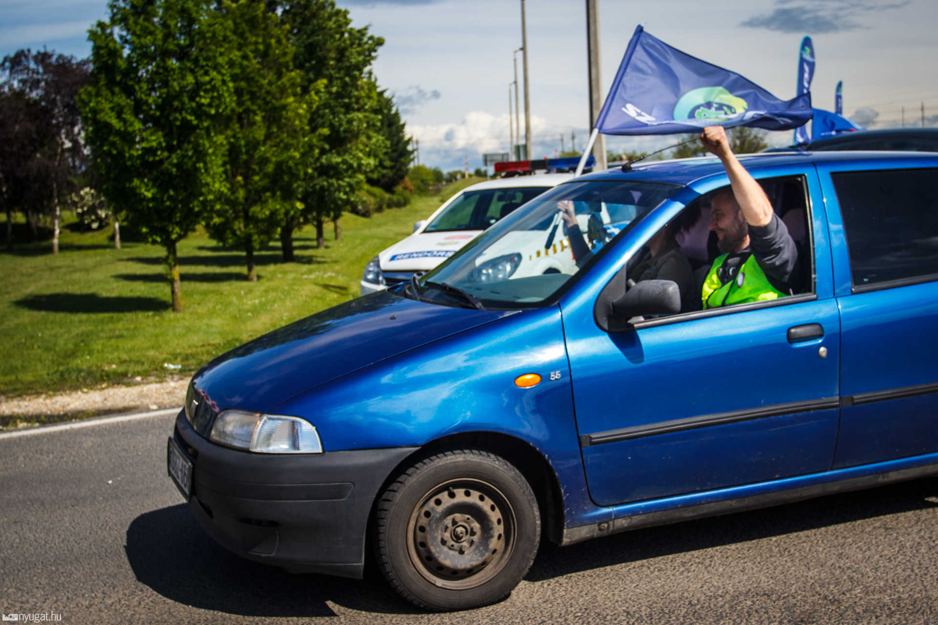 Szakszervezeti tüntetés a LuK-nál