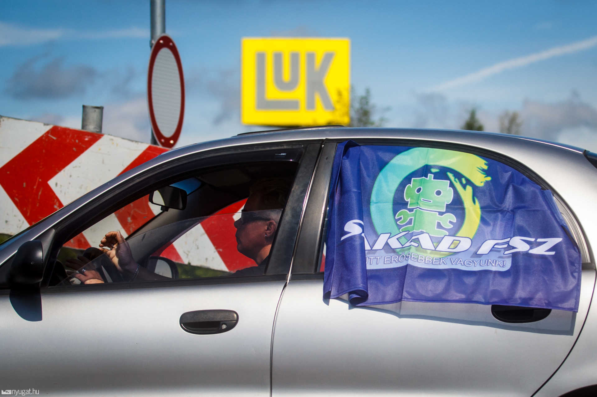Szakszervezeti tüntetés a LuK-nál