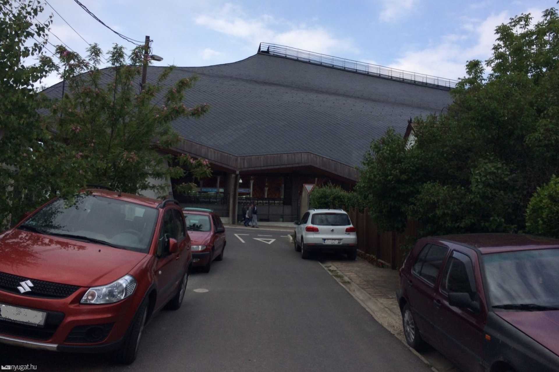 A távolban egy stadion