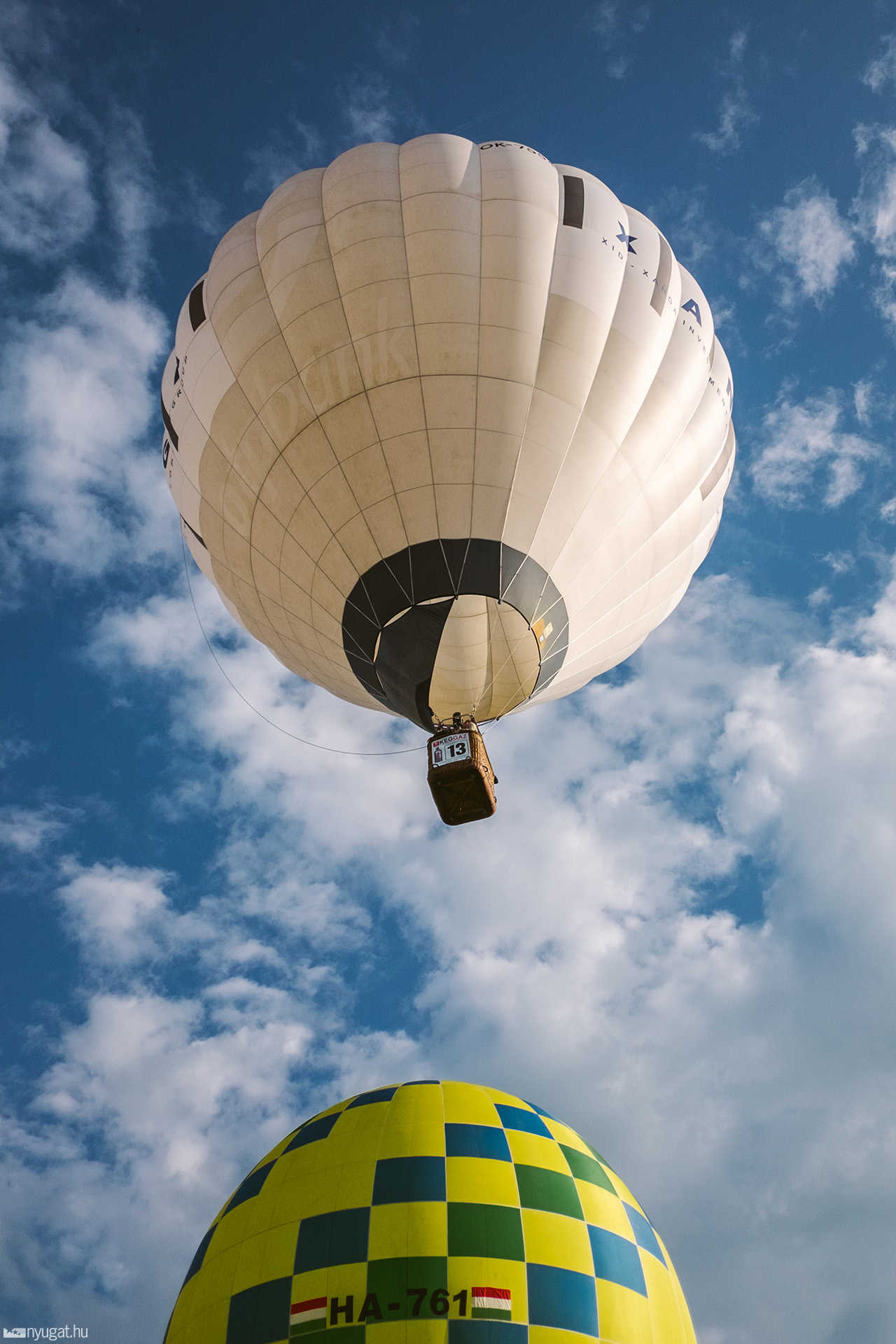 Hőlégballonok a Fő téren