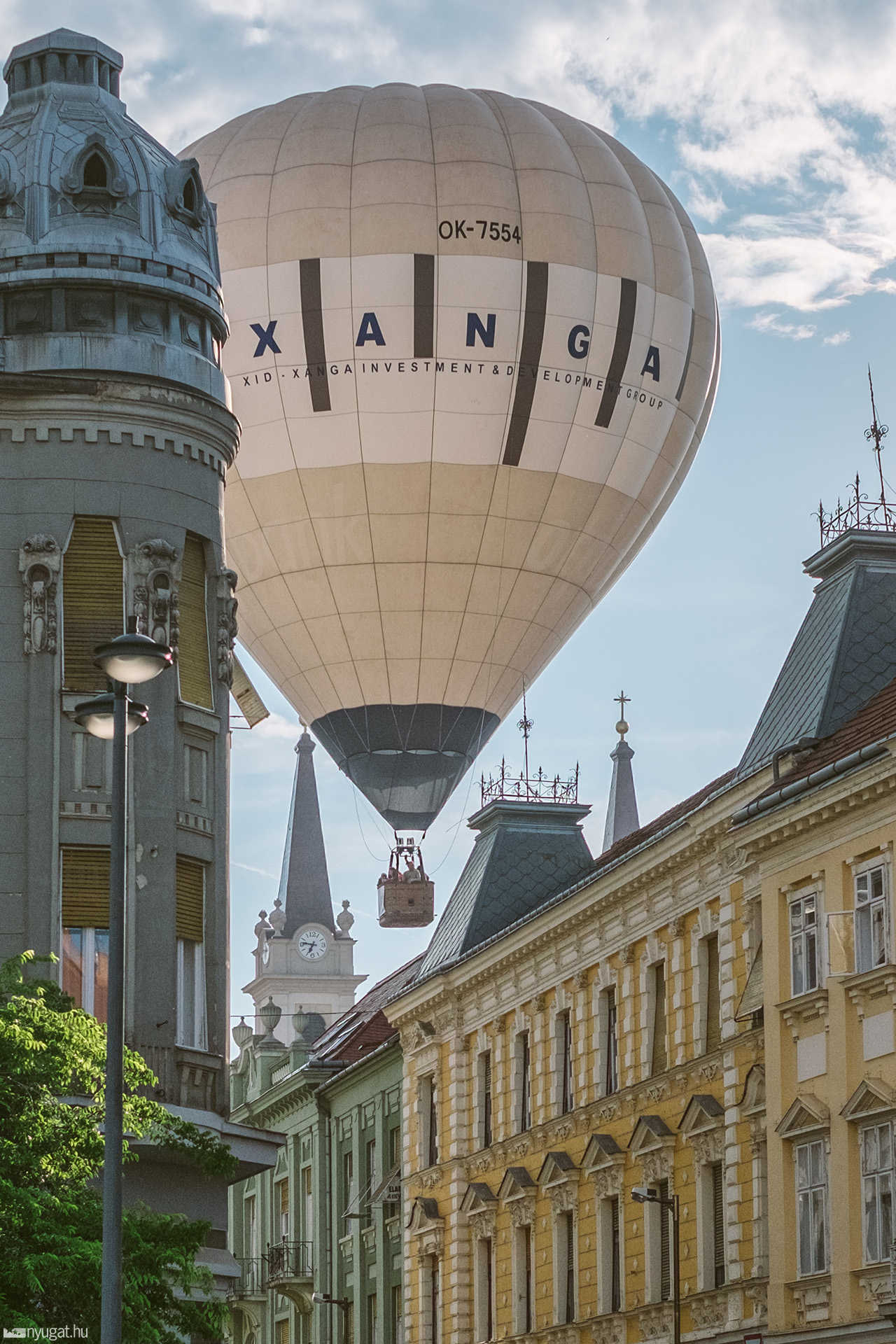 Hőlégballonok a Fő téren