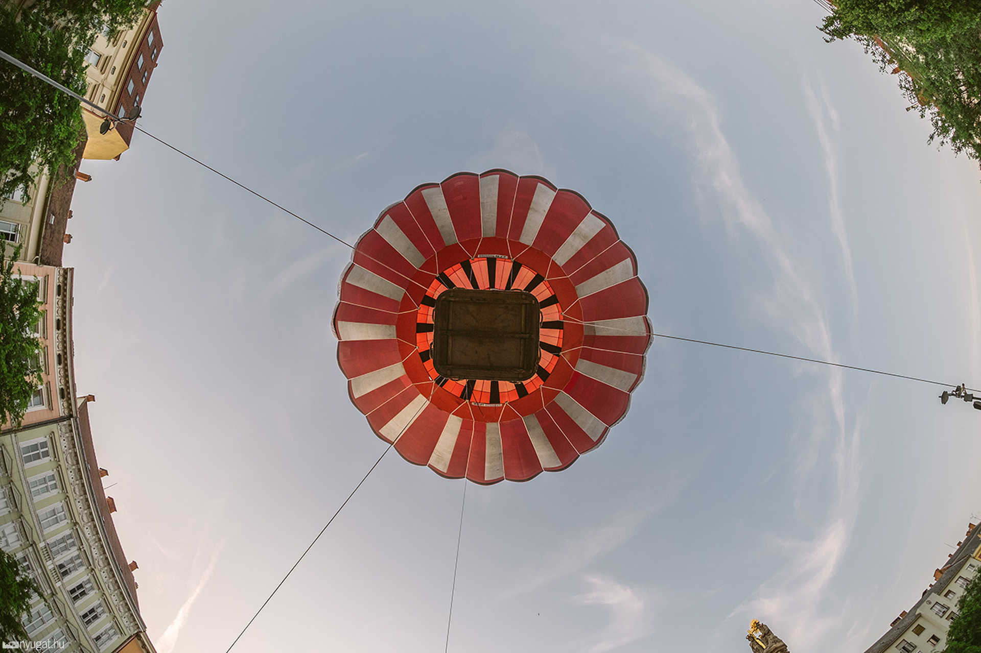 Hőlégballonok a Fő téren