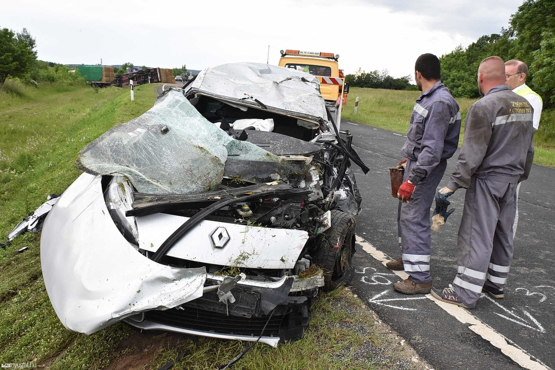 Frontálisan ütközött nyergesvontatóval egy osztrák rendszámú Renault Szombathely közelében