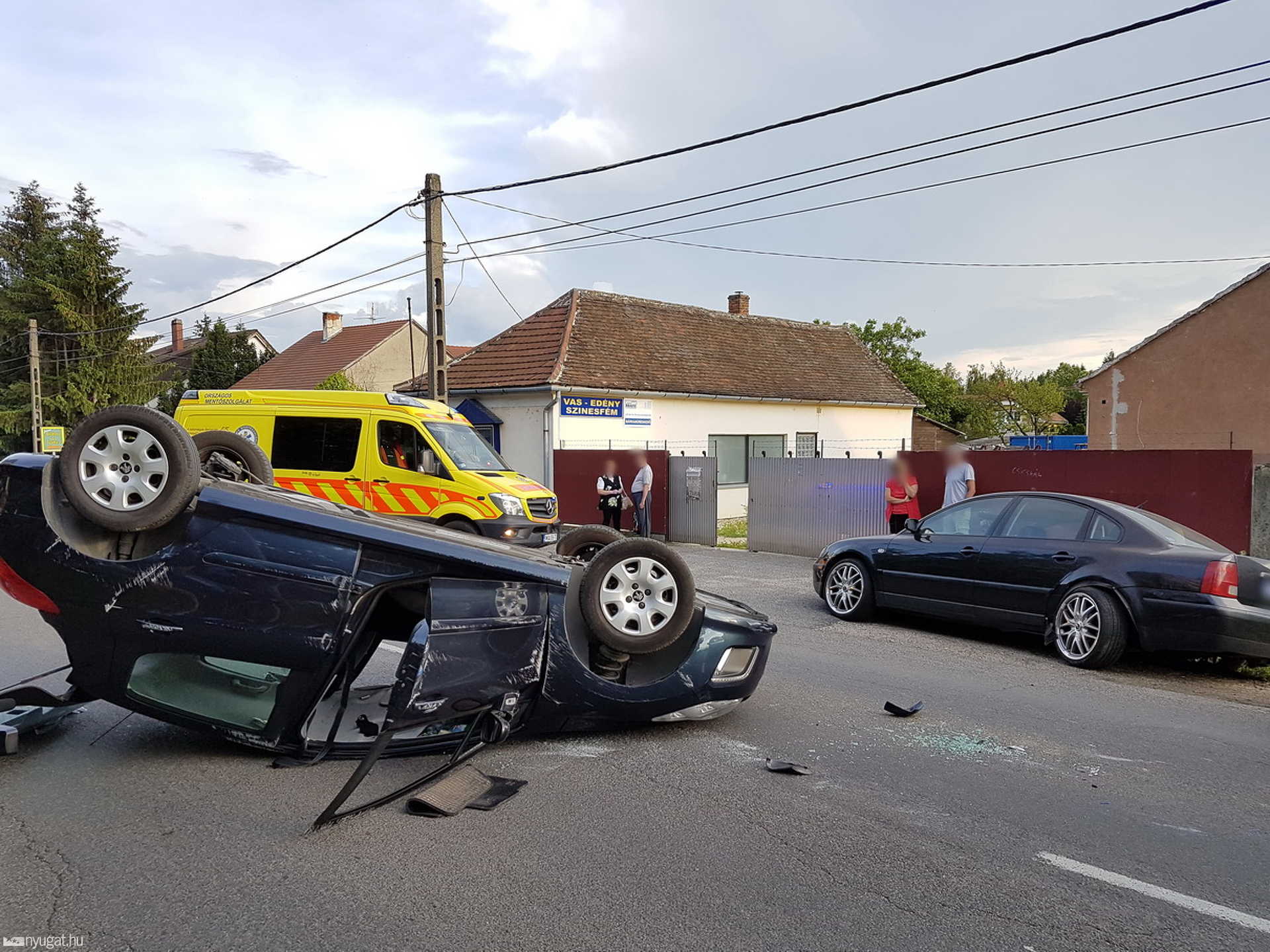 Részeg sofőr autója borult fel Szombathelyen