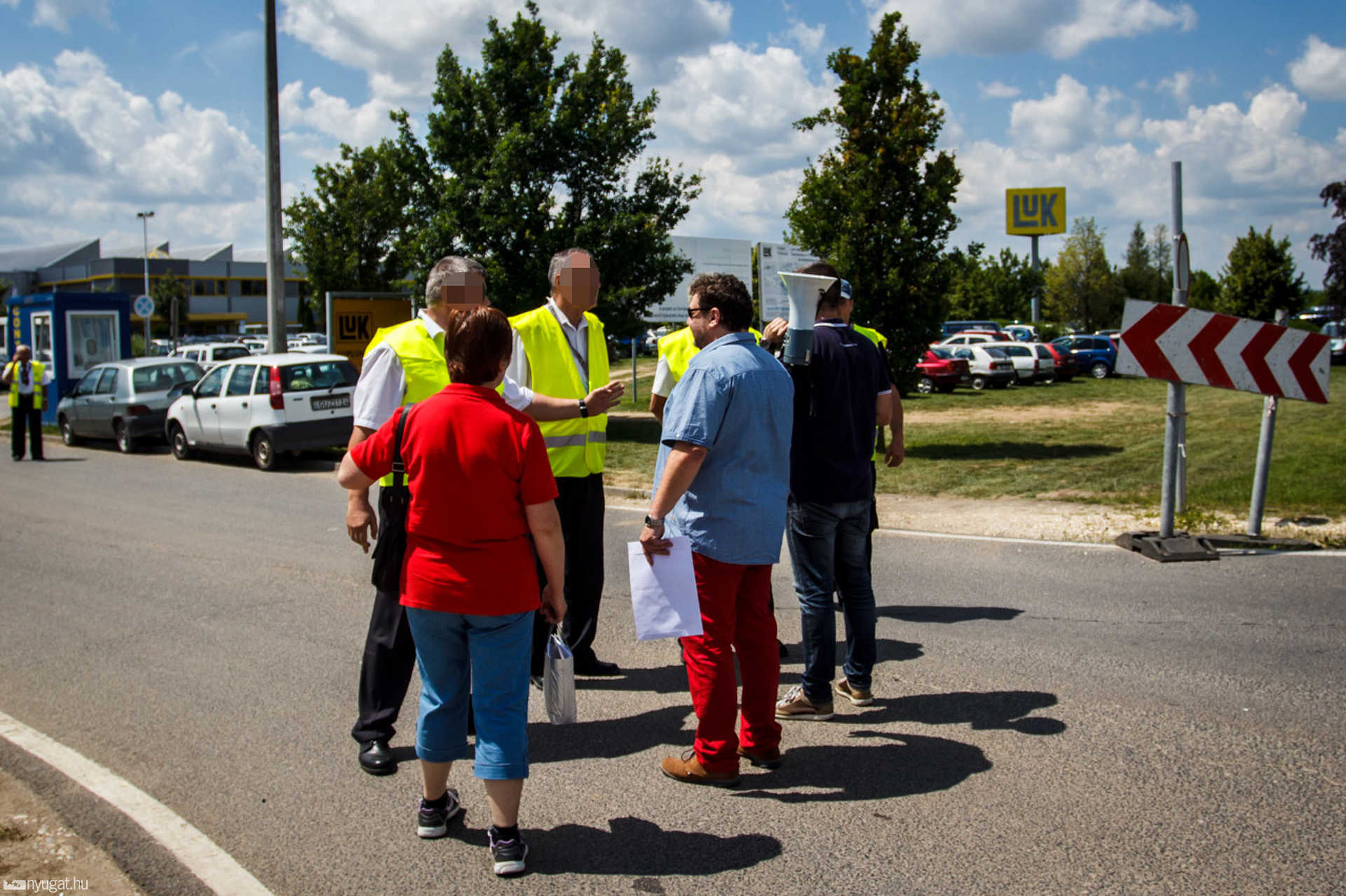 A Vasas Szakszervezeti Szövetség demonstrált a LuK-nál