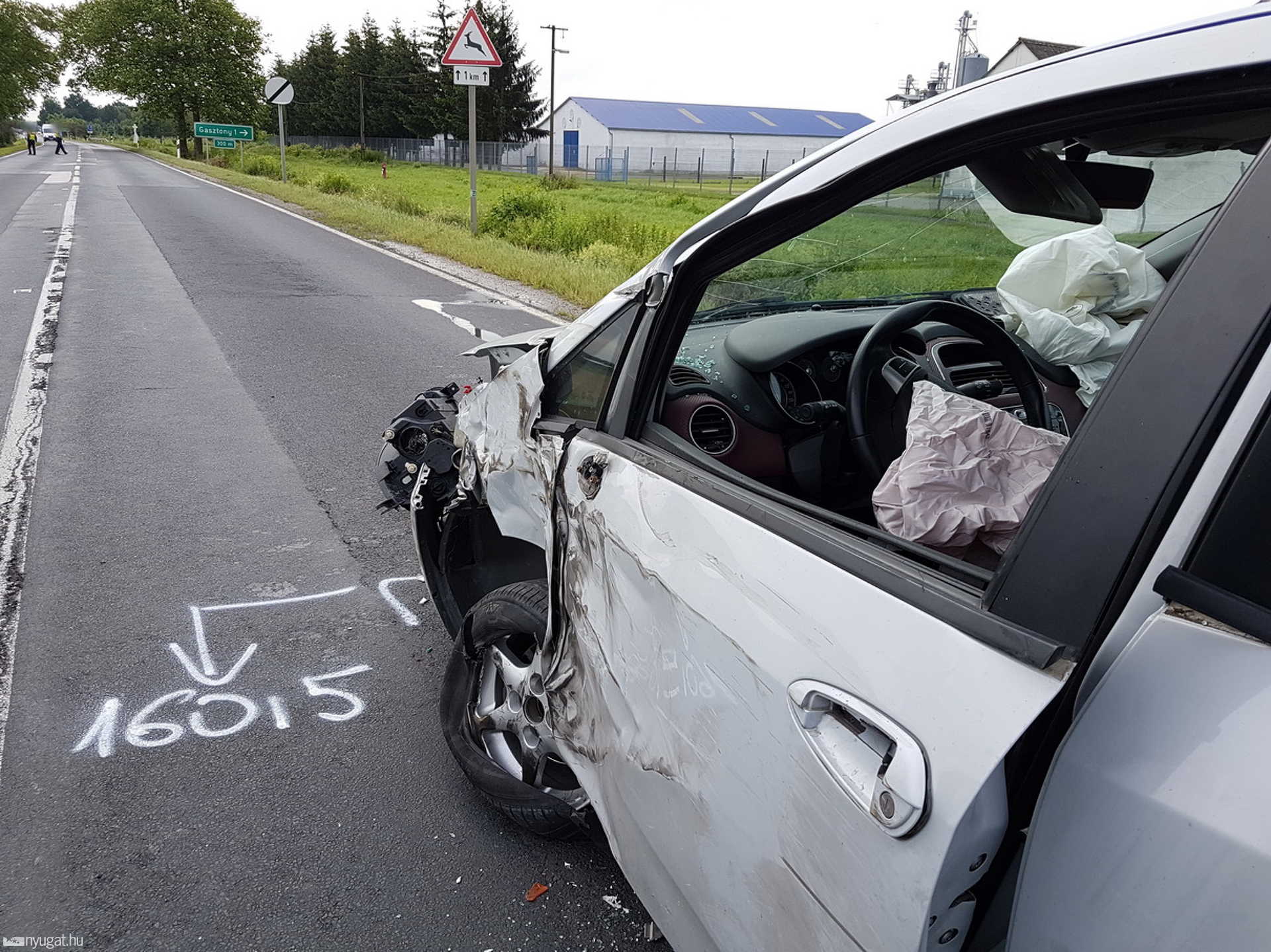 Árokba hajtott a kamion Rátótnál