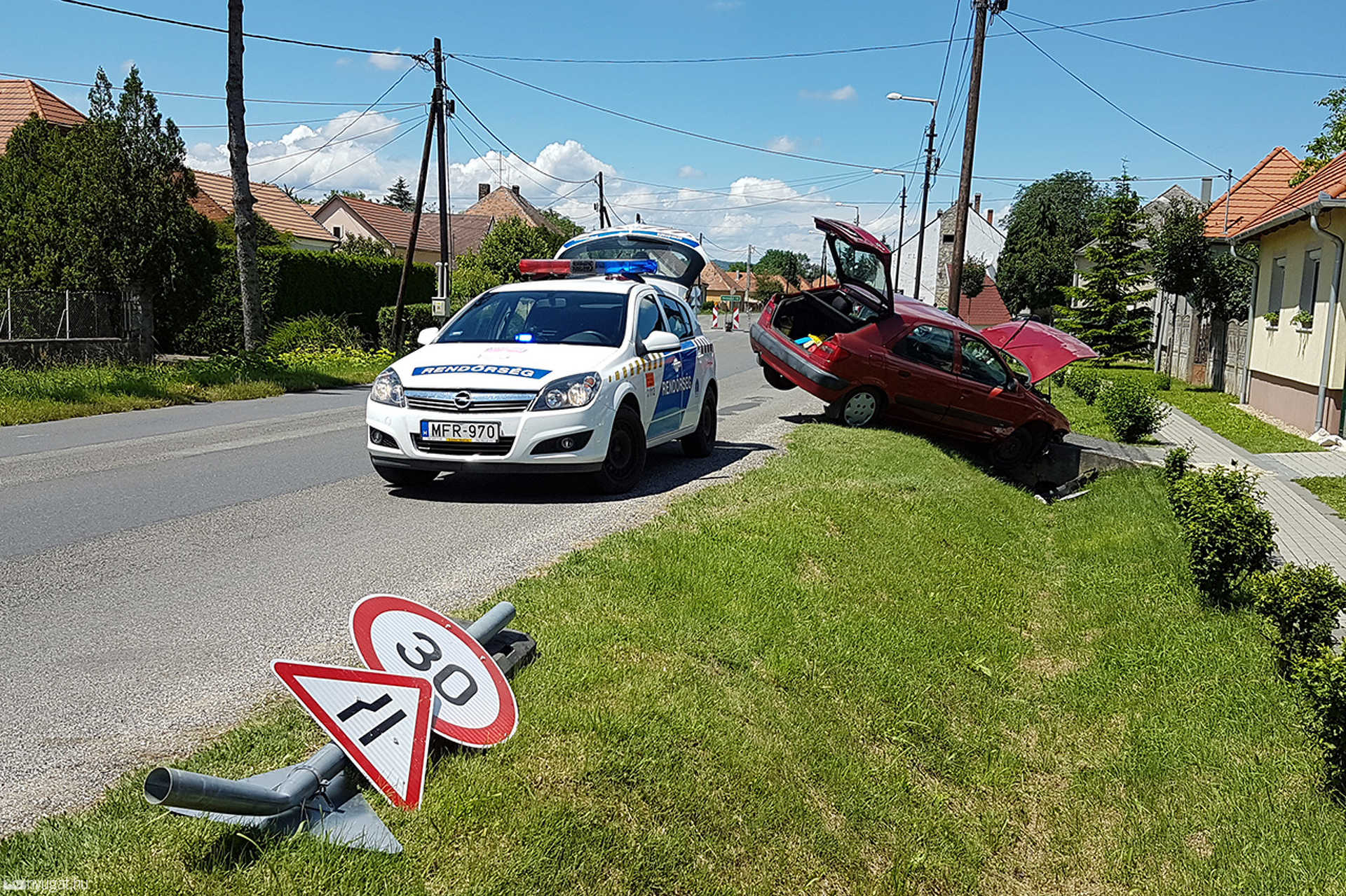 Méhcsípés után árokba csapódott Lukácsházánál