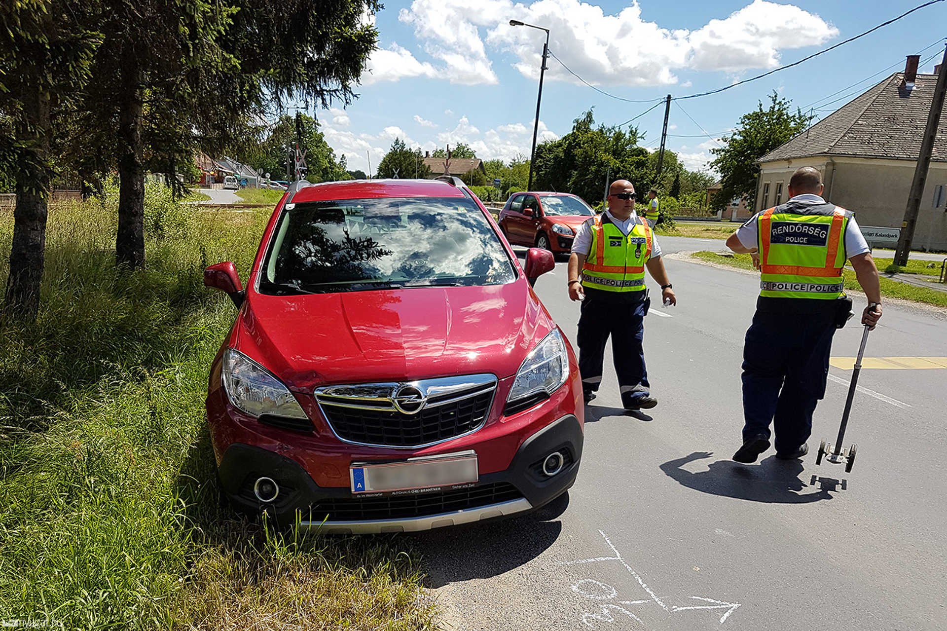 Kanyarodó autó hátuljának ütközött egy osztrák a 87-es főúton