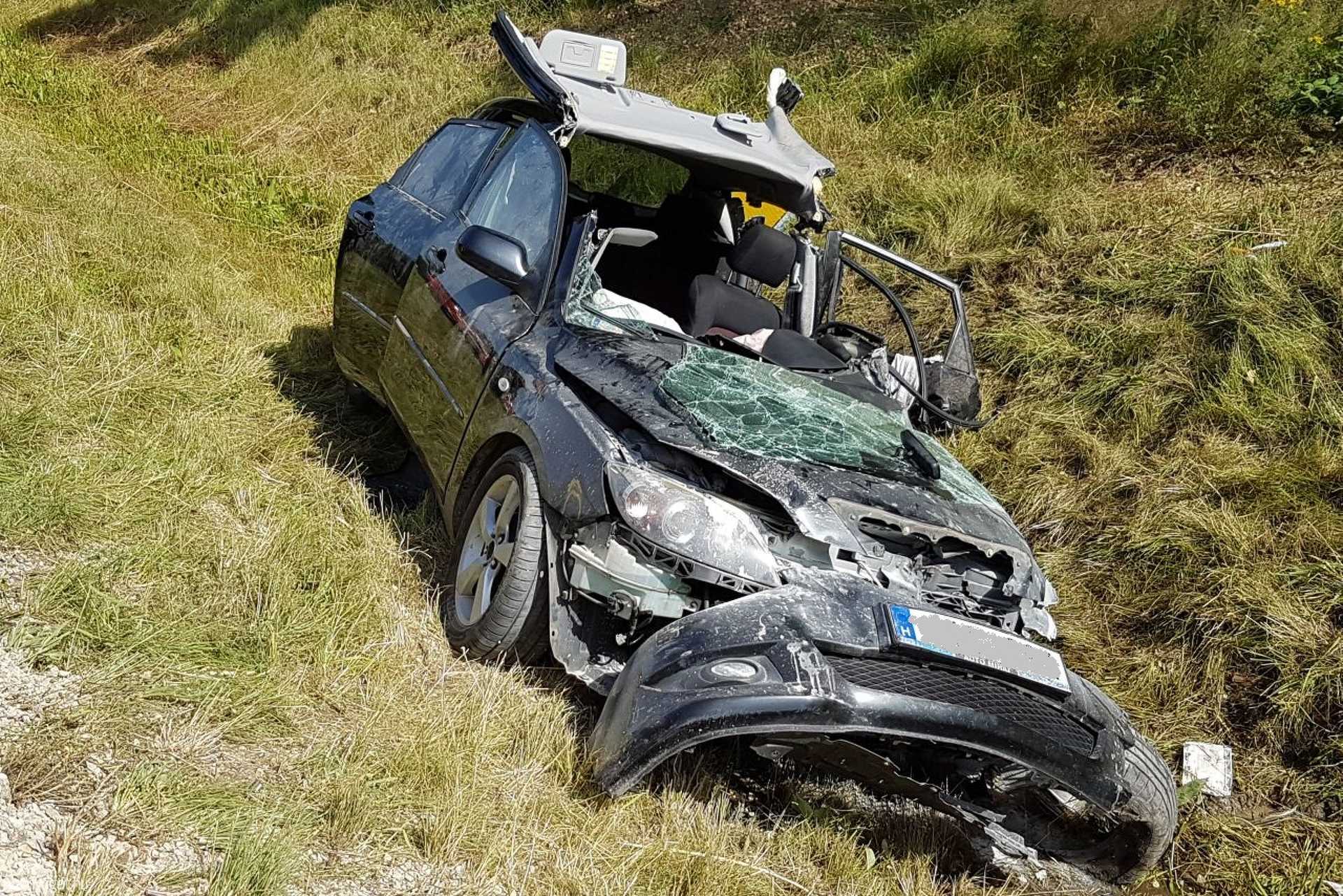 Két autó ütközött a 8-as főúton