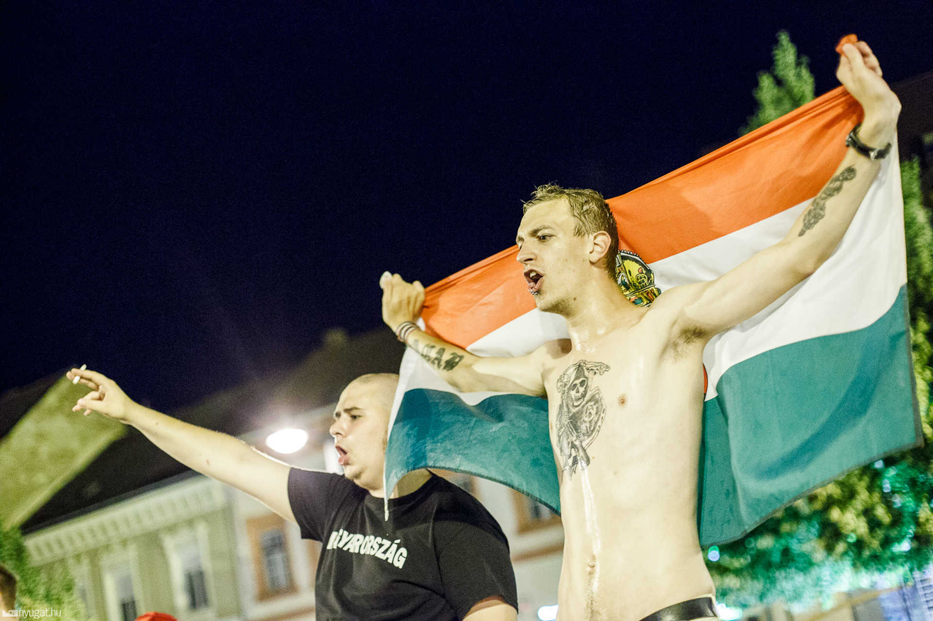 Ünneplő szurkolók Szombathelyen az utolsó magyar Eb-meccs után