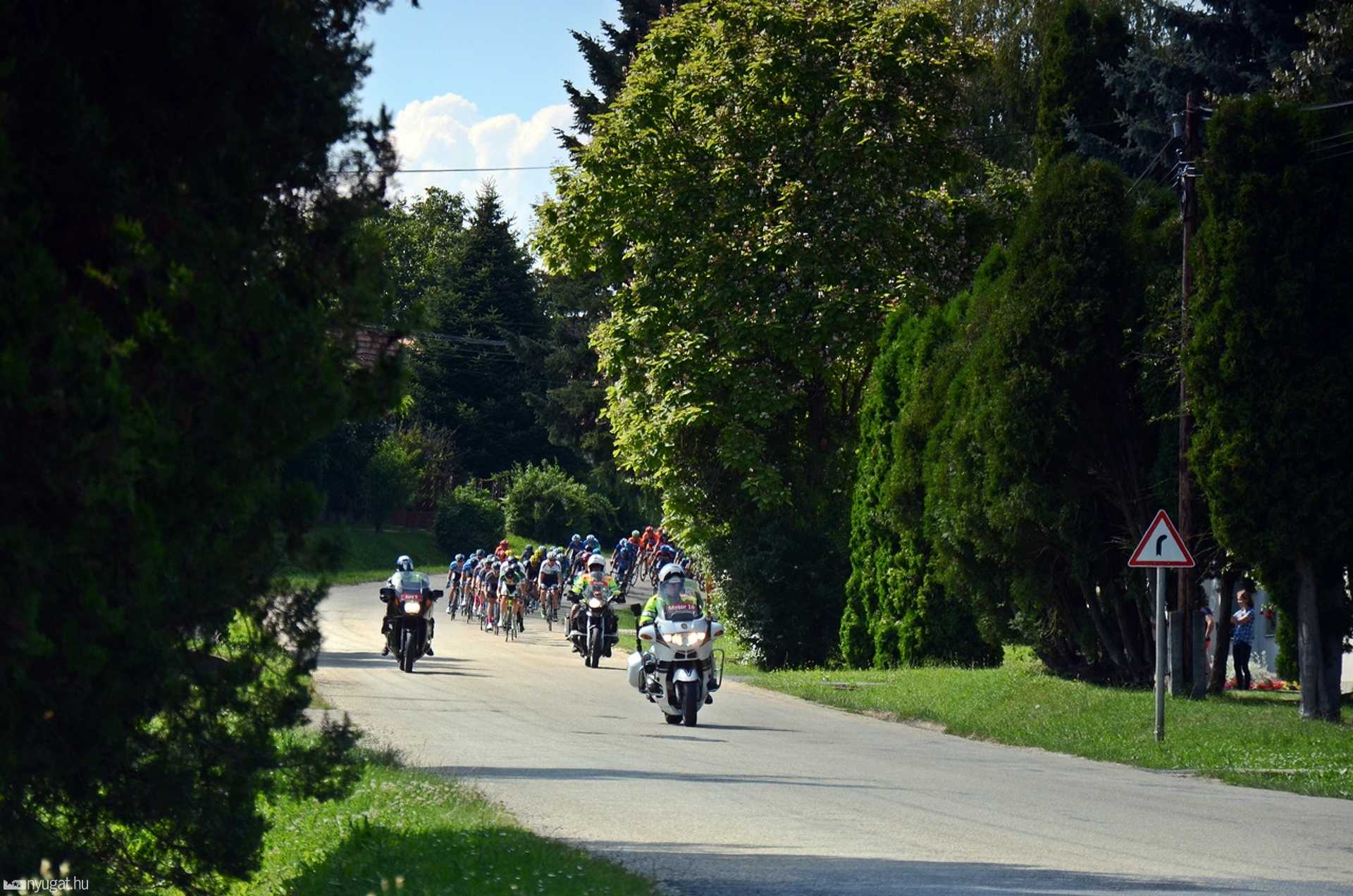 Tour de Hongrie mezőny Csipkereken