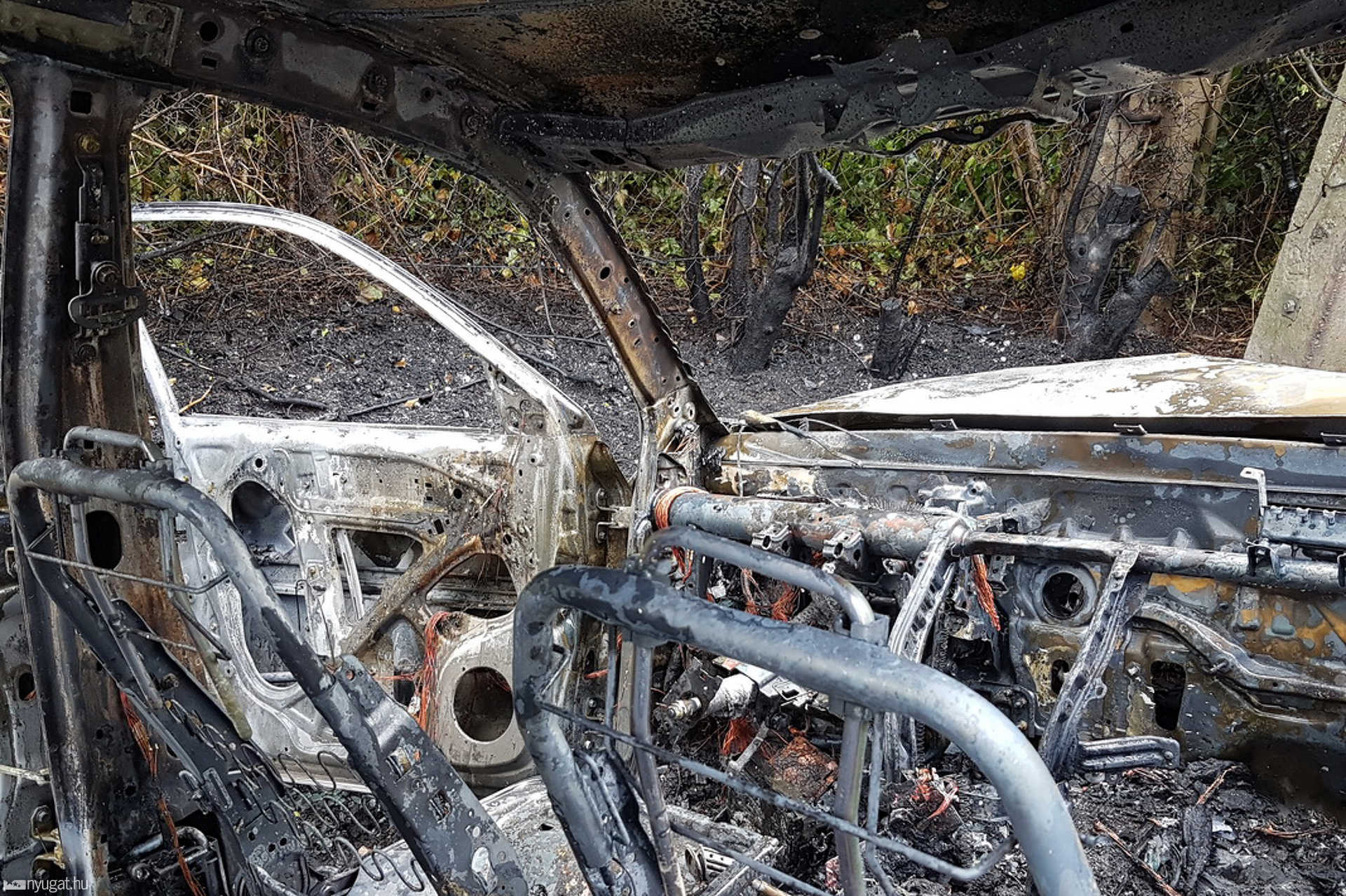 Kiégett autó Gyöngyösfalun