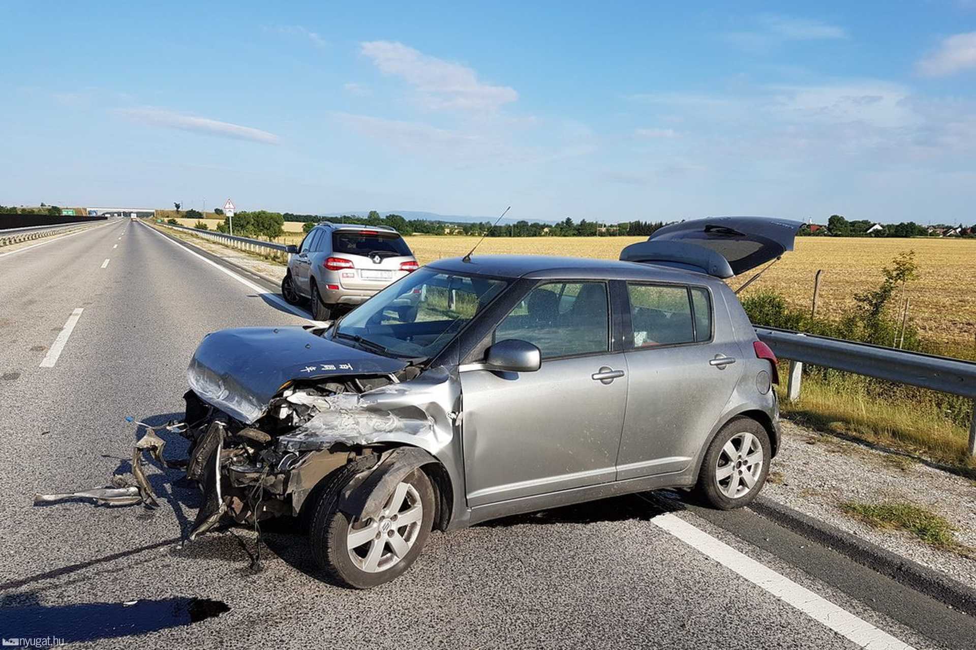 Szalagnak csapódott egy Suzuki Vátnál