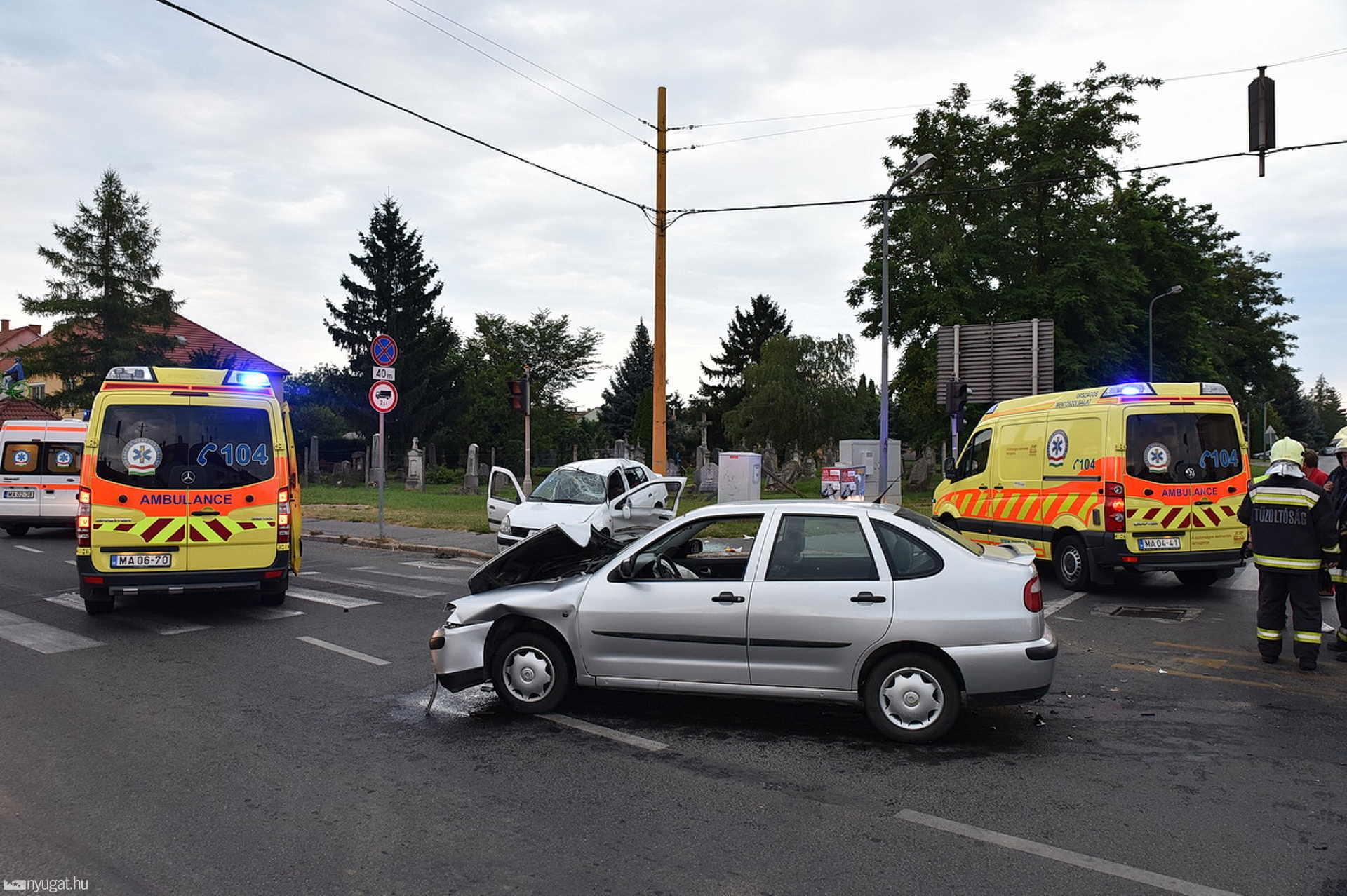 Szerb autós nézte el a Stop-táblát Szombathelyen 
