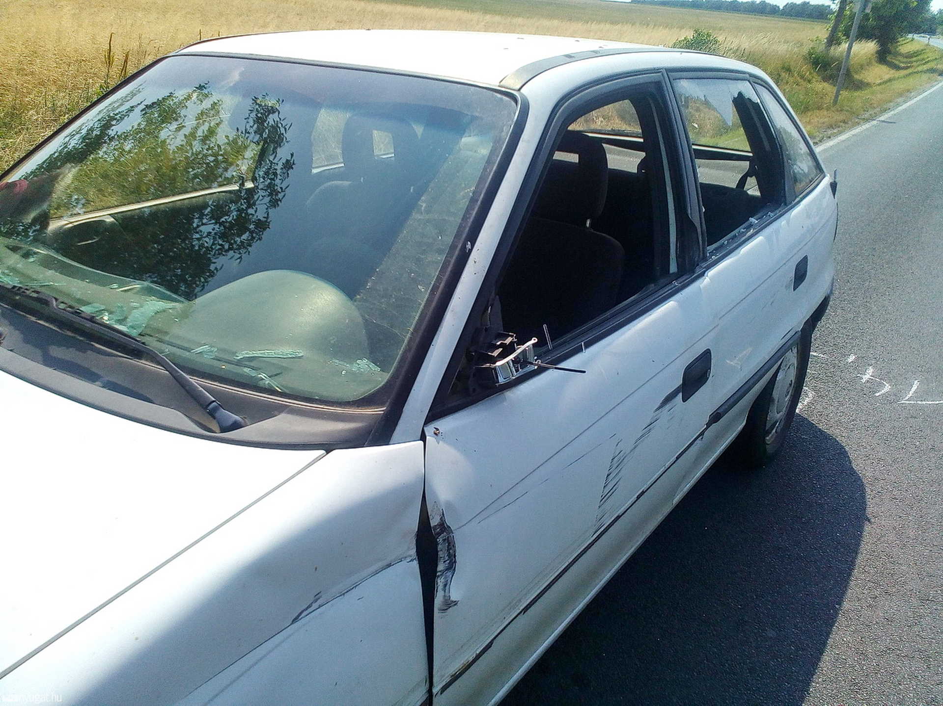 Kombájnnal ütközött egy Opel a 87-es főúton