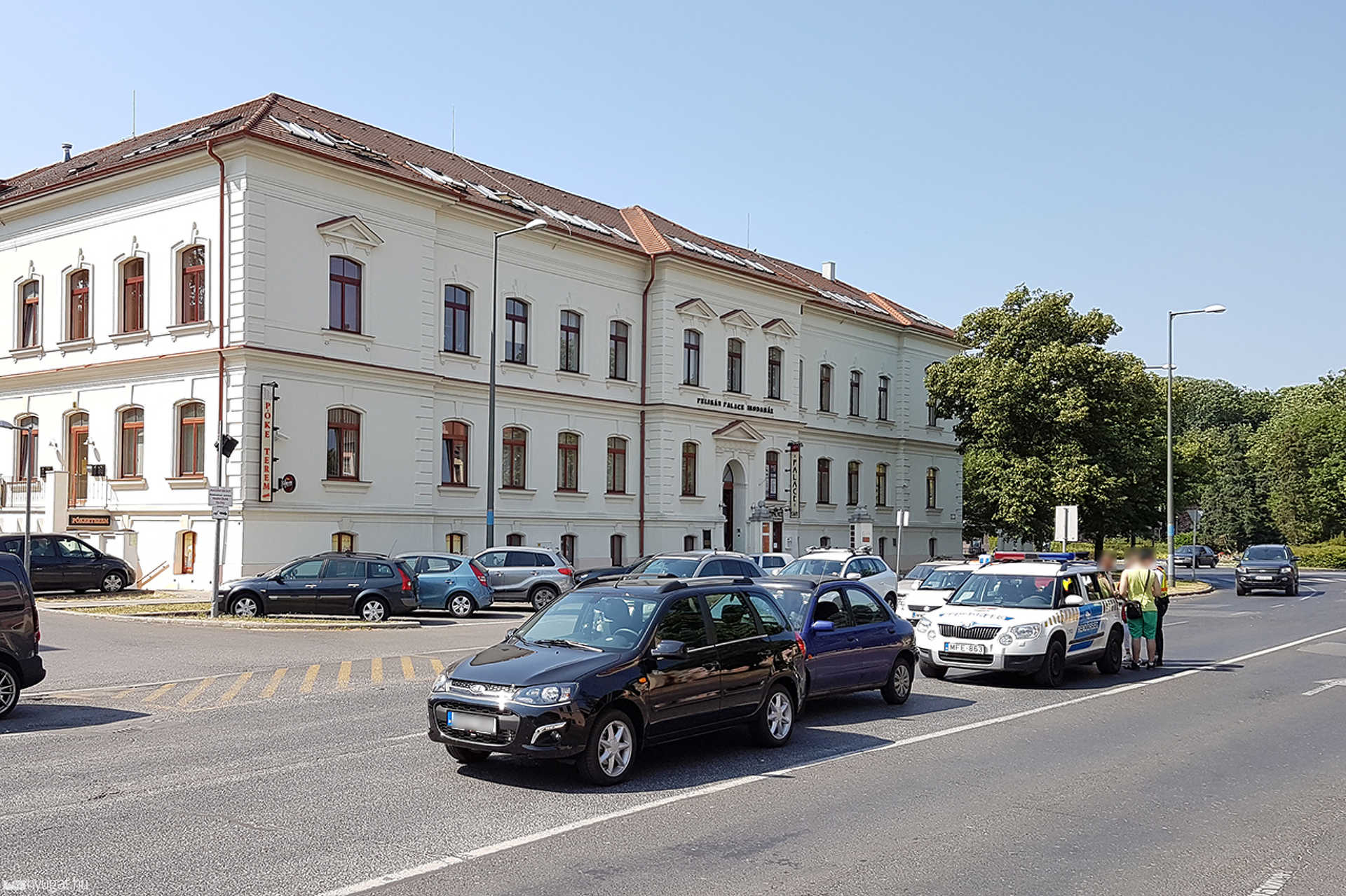 Kocsisorba szaladt a Mazda Szombathely belvárosában