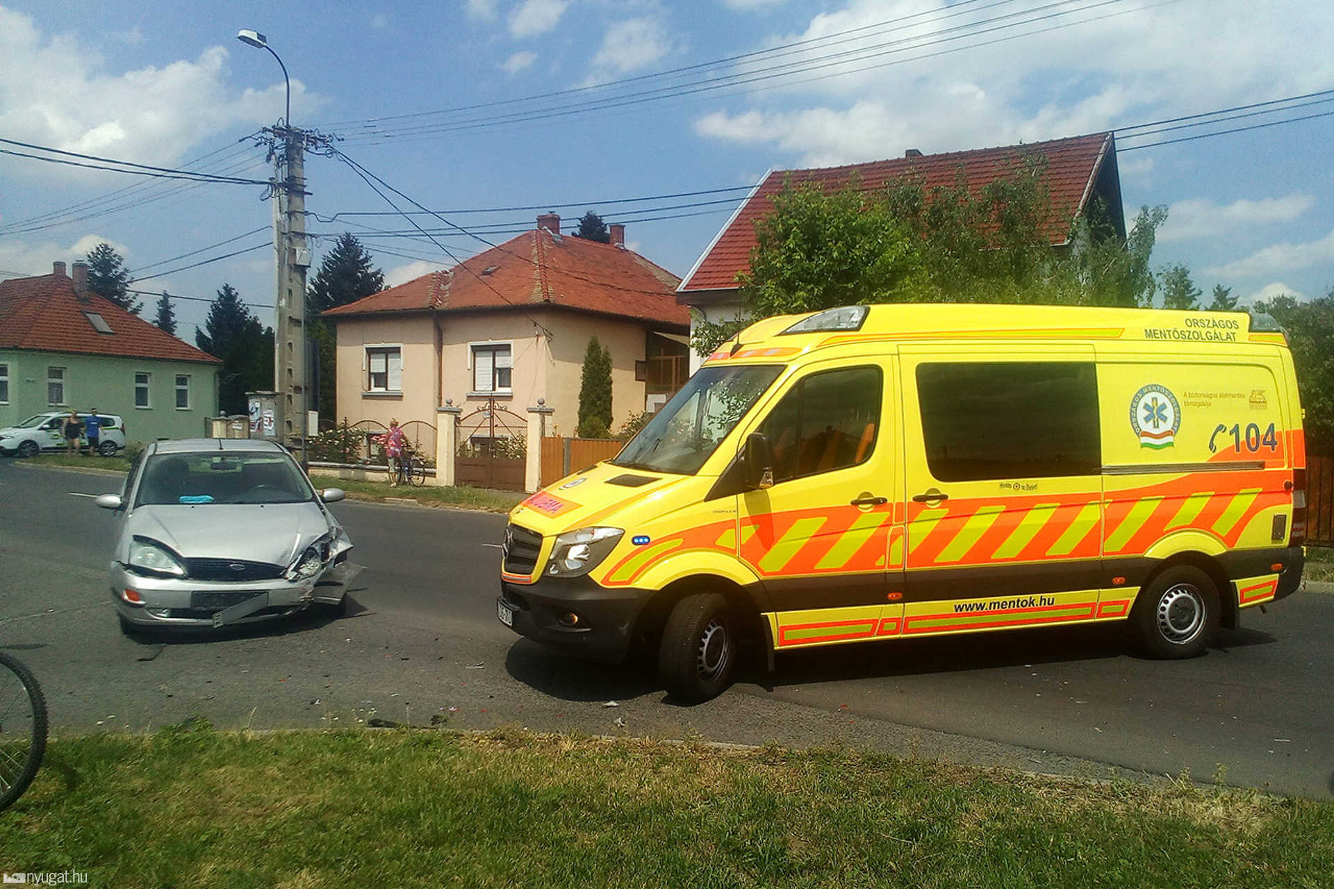 Két személyautó ütközött Szombathelyen a 11-es Huszár úton