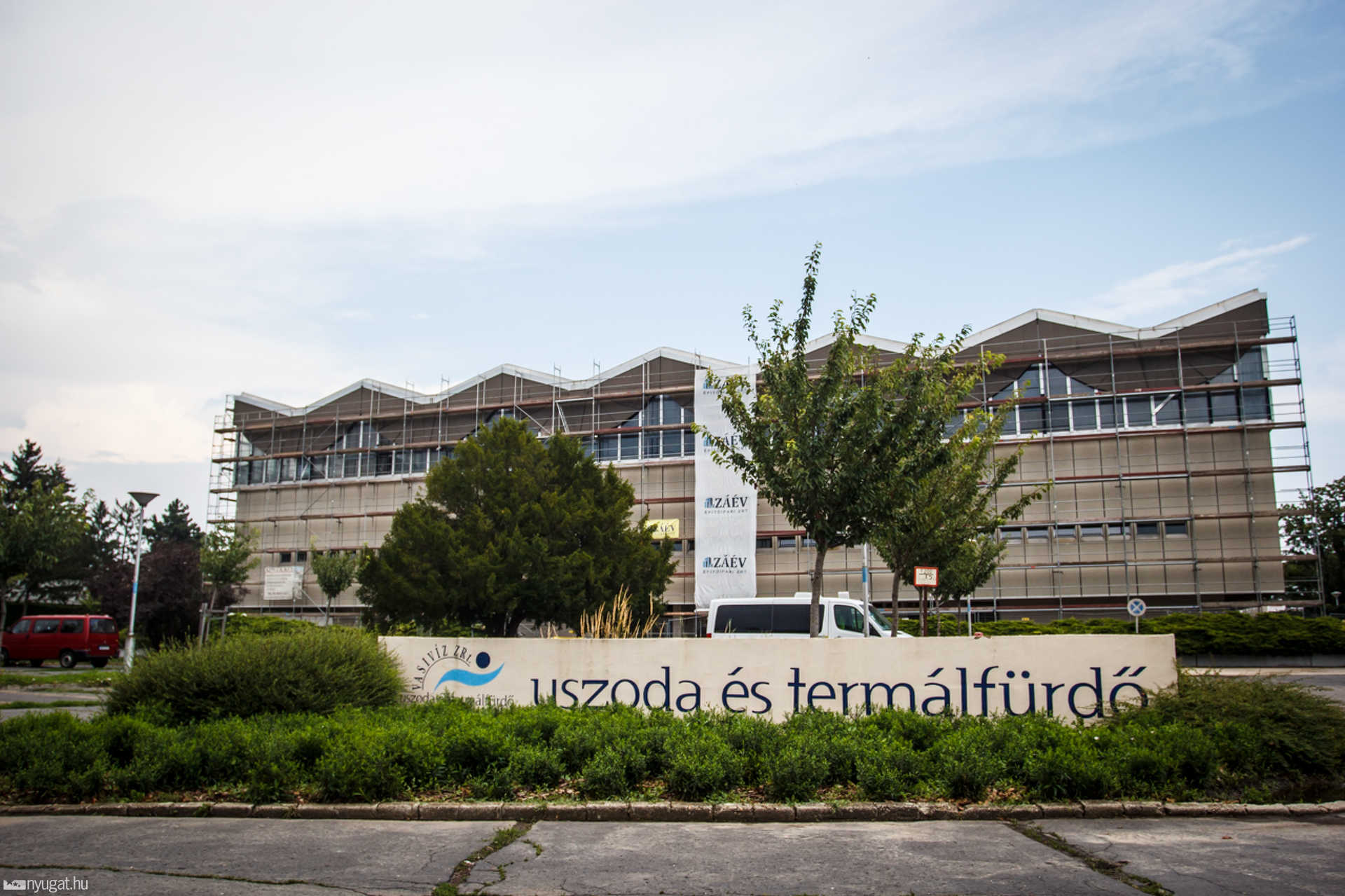 Elkezdődött a Fedett Uszoda felújítása