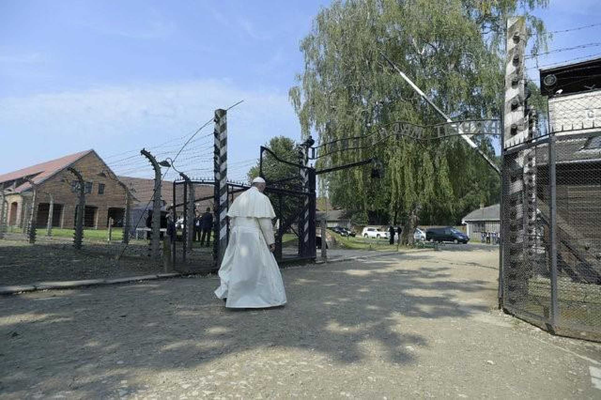 Ferenc pápa Auschwitzban