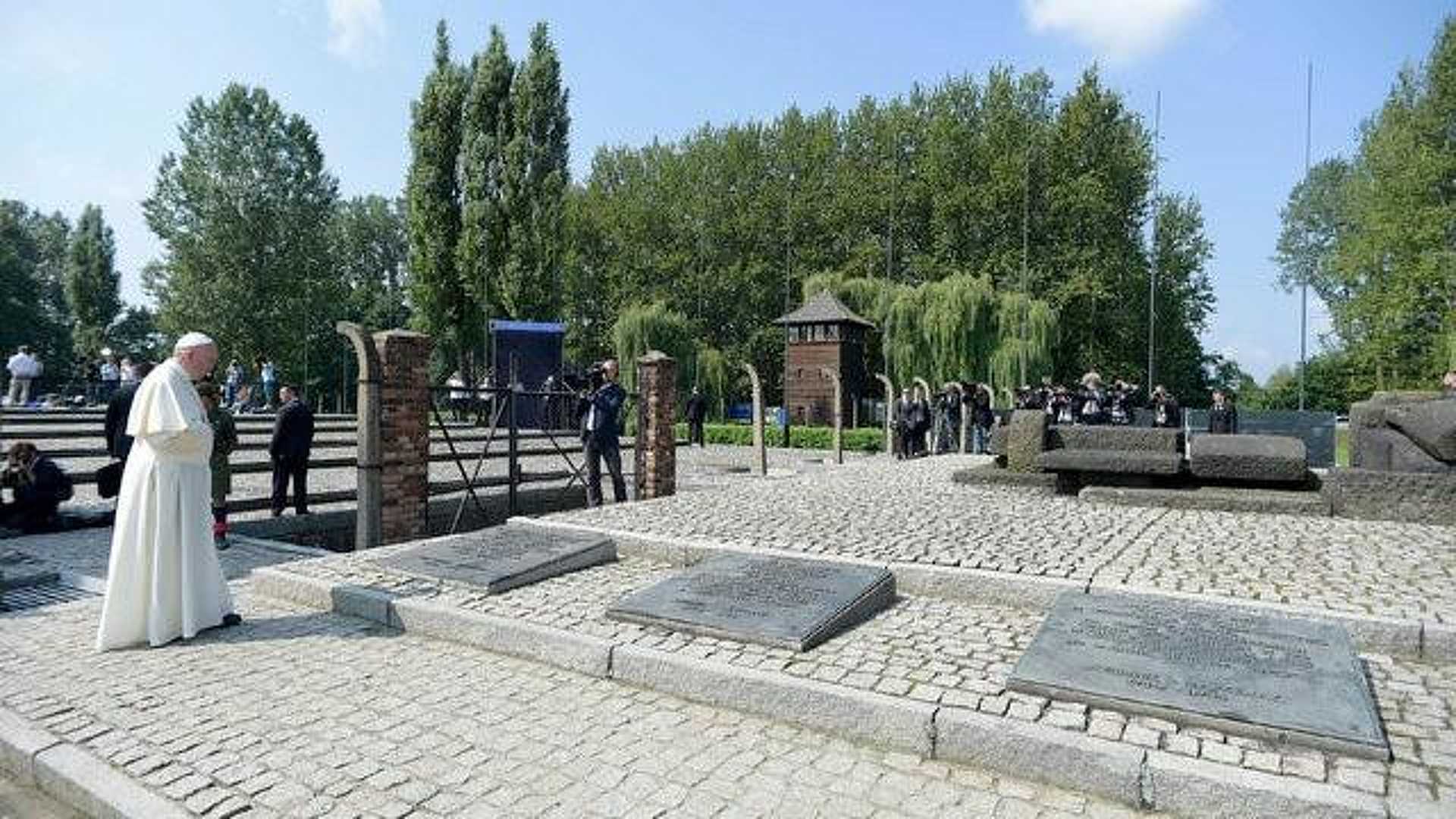 Ferenc pápa Auschwitzban