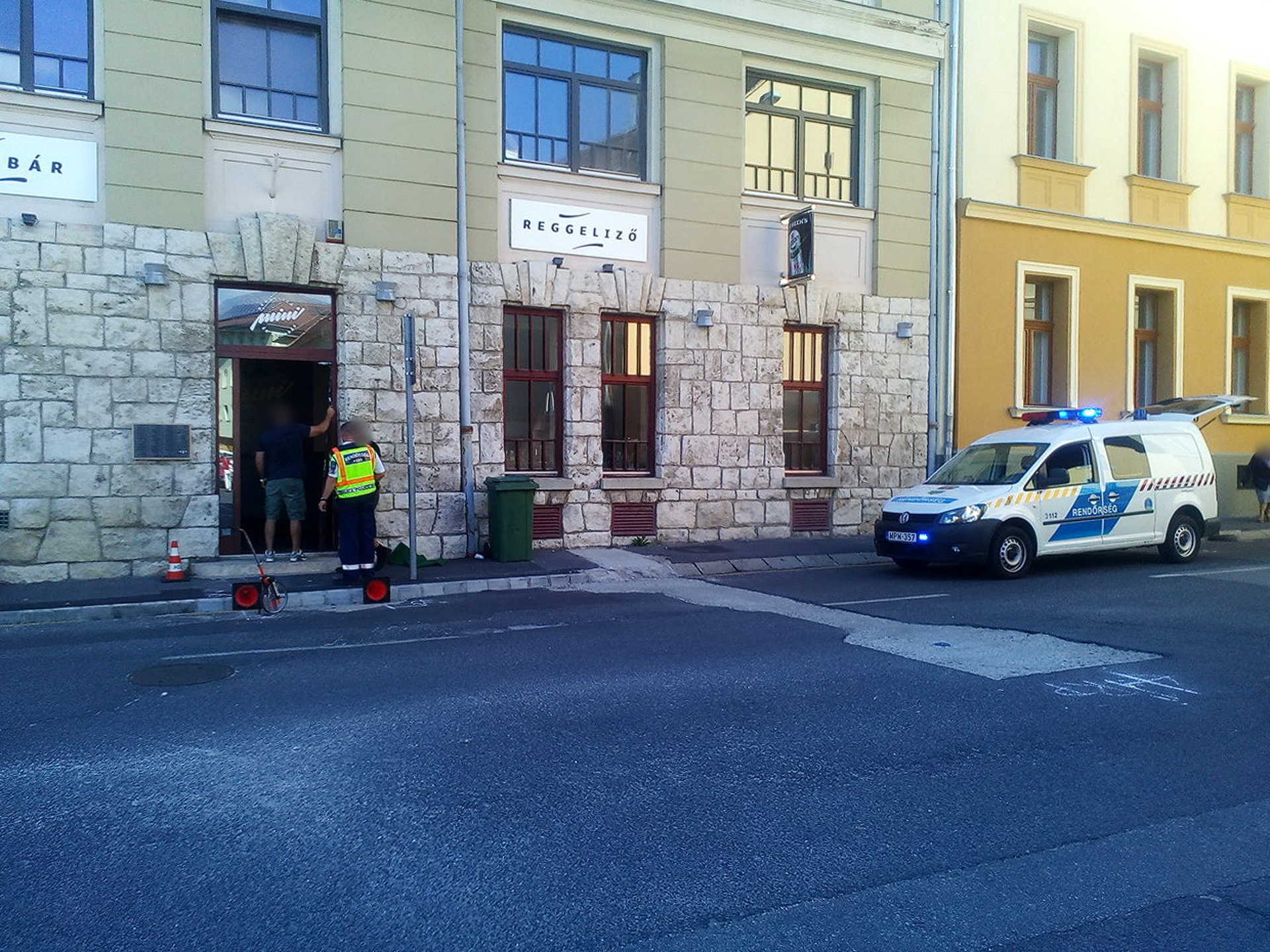 Kirakatba ütközött egy idős nő Szombathelyen