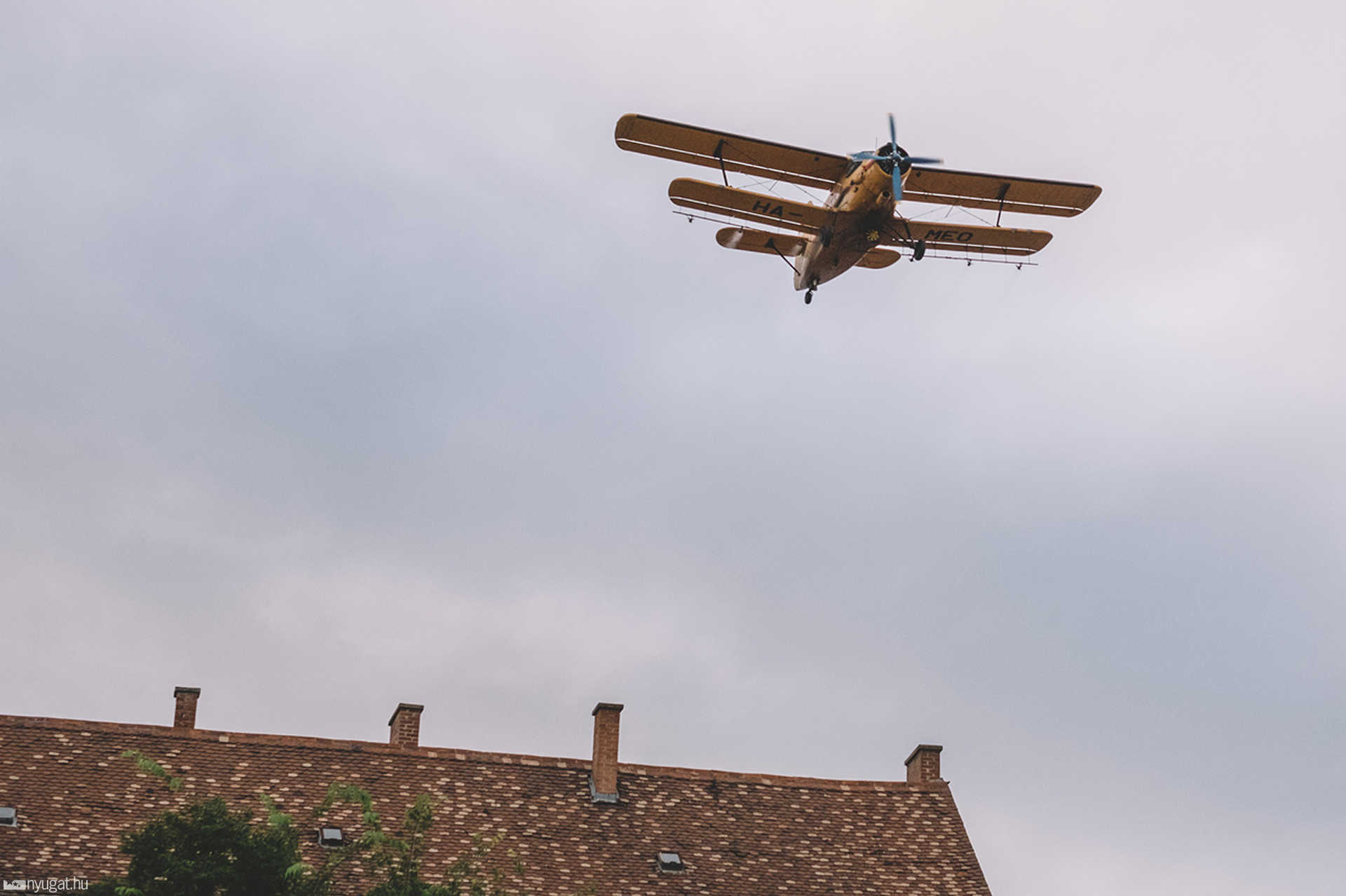 Szúnyogirtás AN-2 repülőgéppel