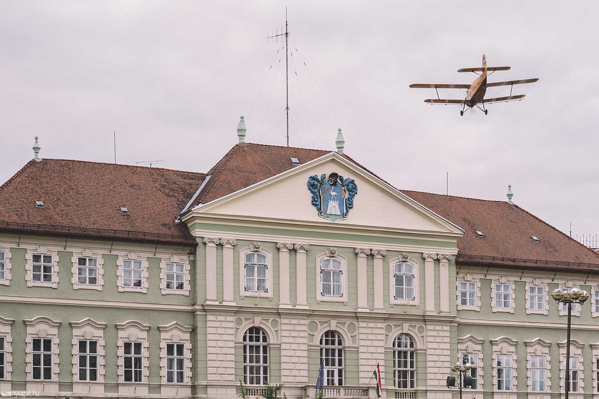 Szúnyogirtás AN-2 repülőgéppel