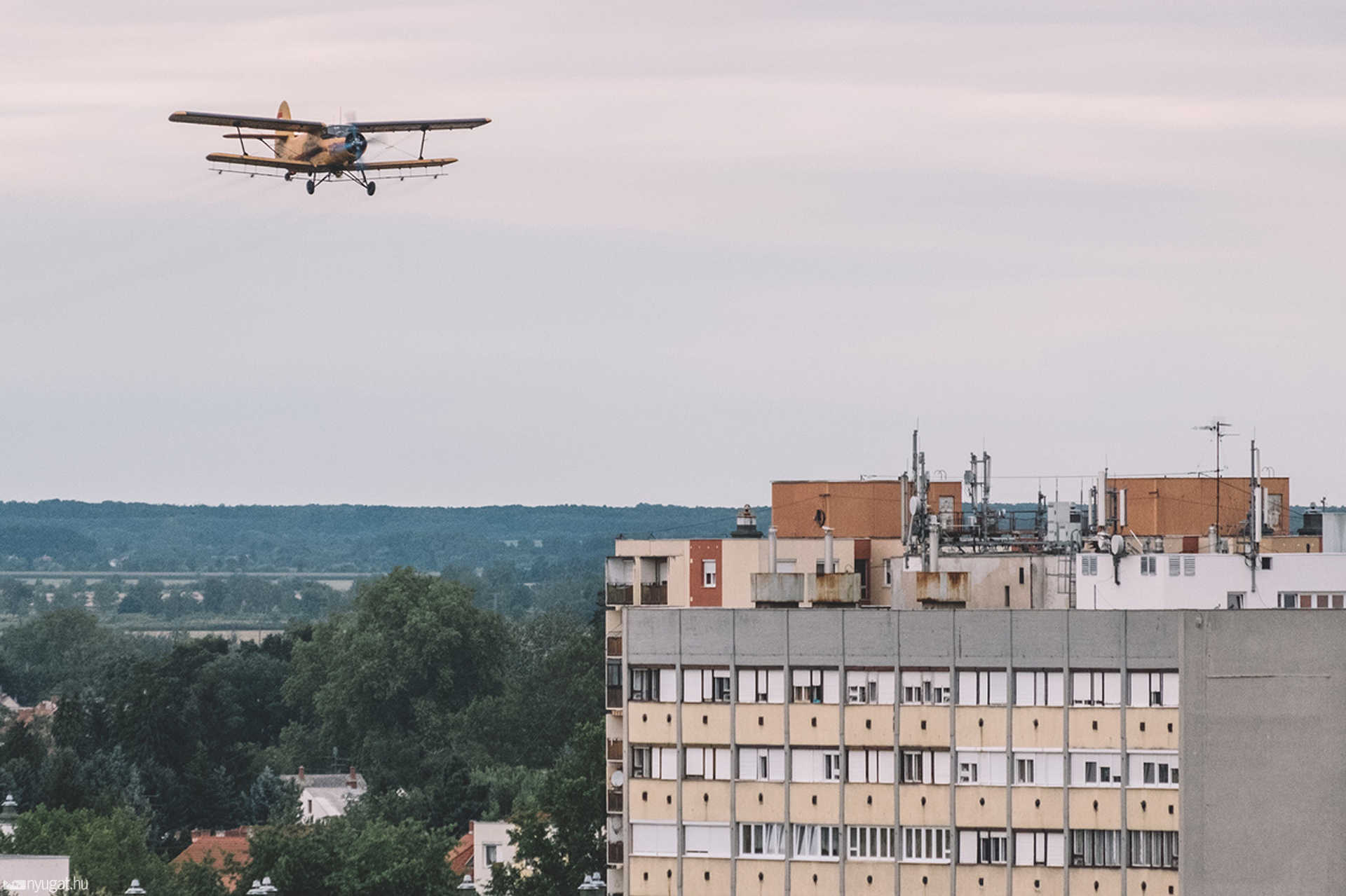 Szúnyogirtás AN-2 repülőgéppel
