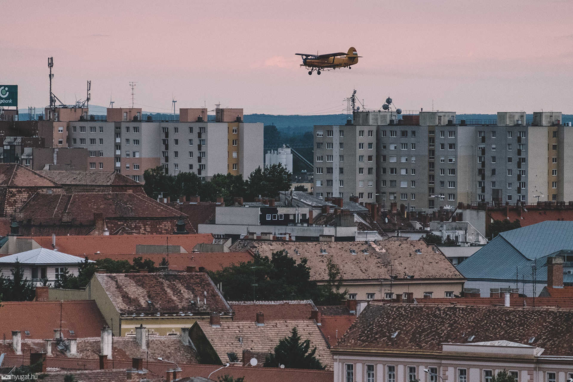 Szúnyogirtás AN-2 repülőgéppel