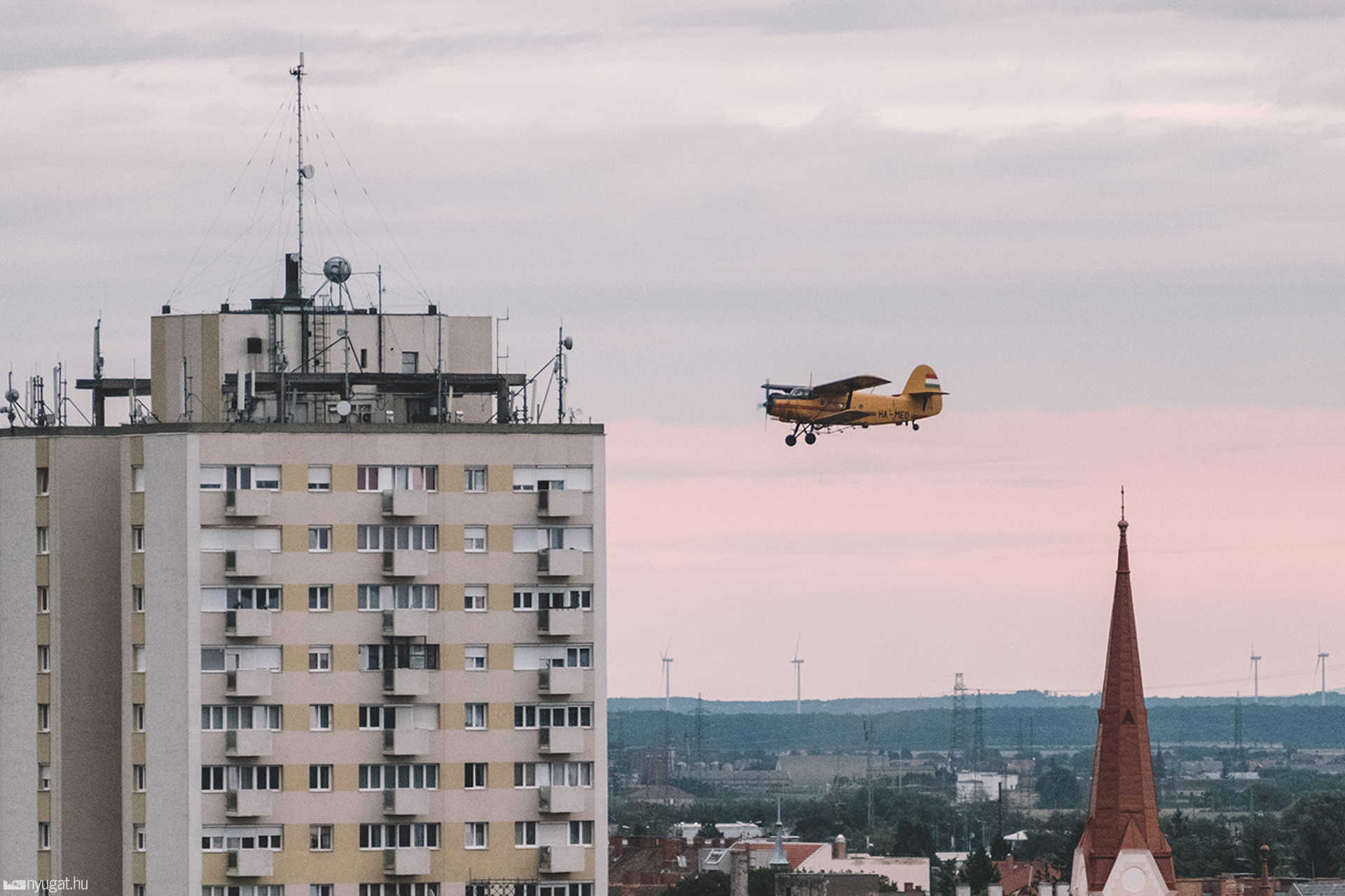 Szúnyogirtás AN-2 repülőgéppel
