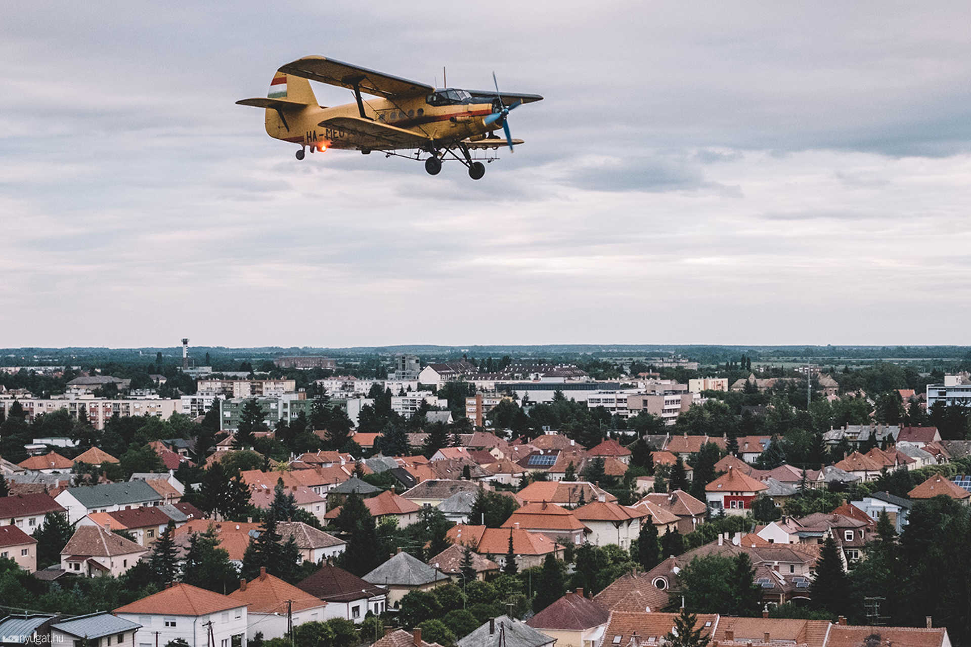 Szúnyogirtás AN-2 repülőgéppel