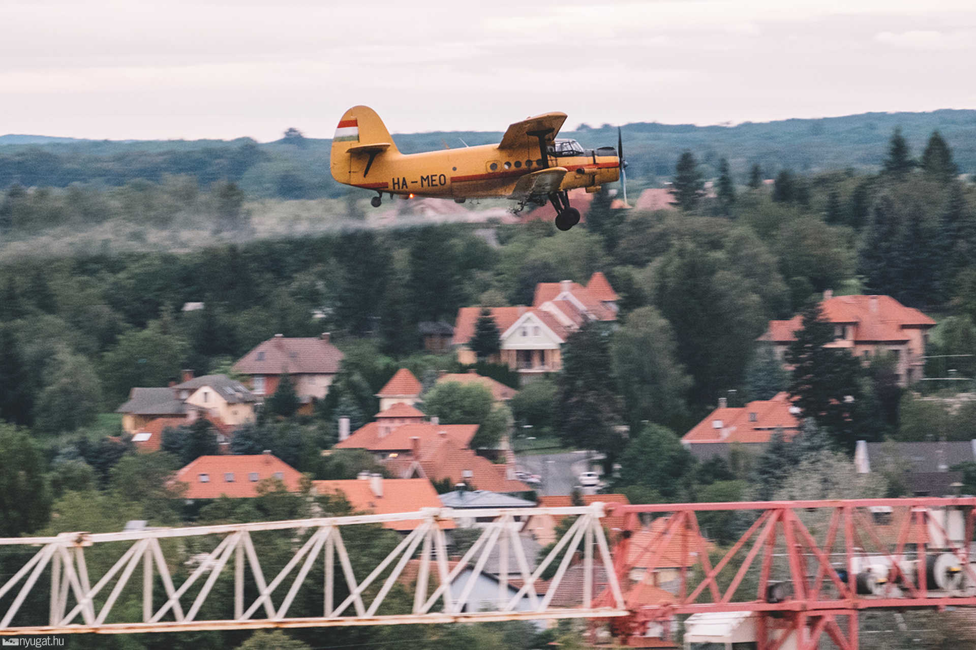 Szúnyogirtás AN-2 repülőgéppel