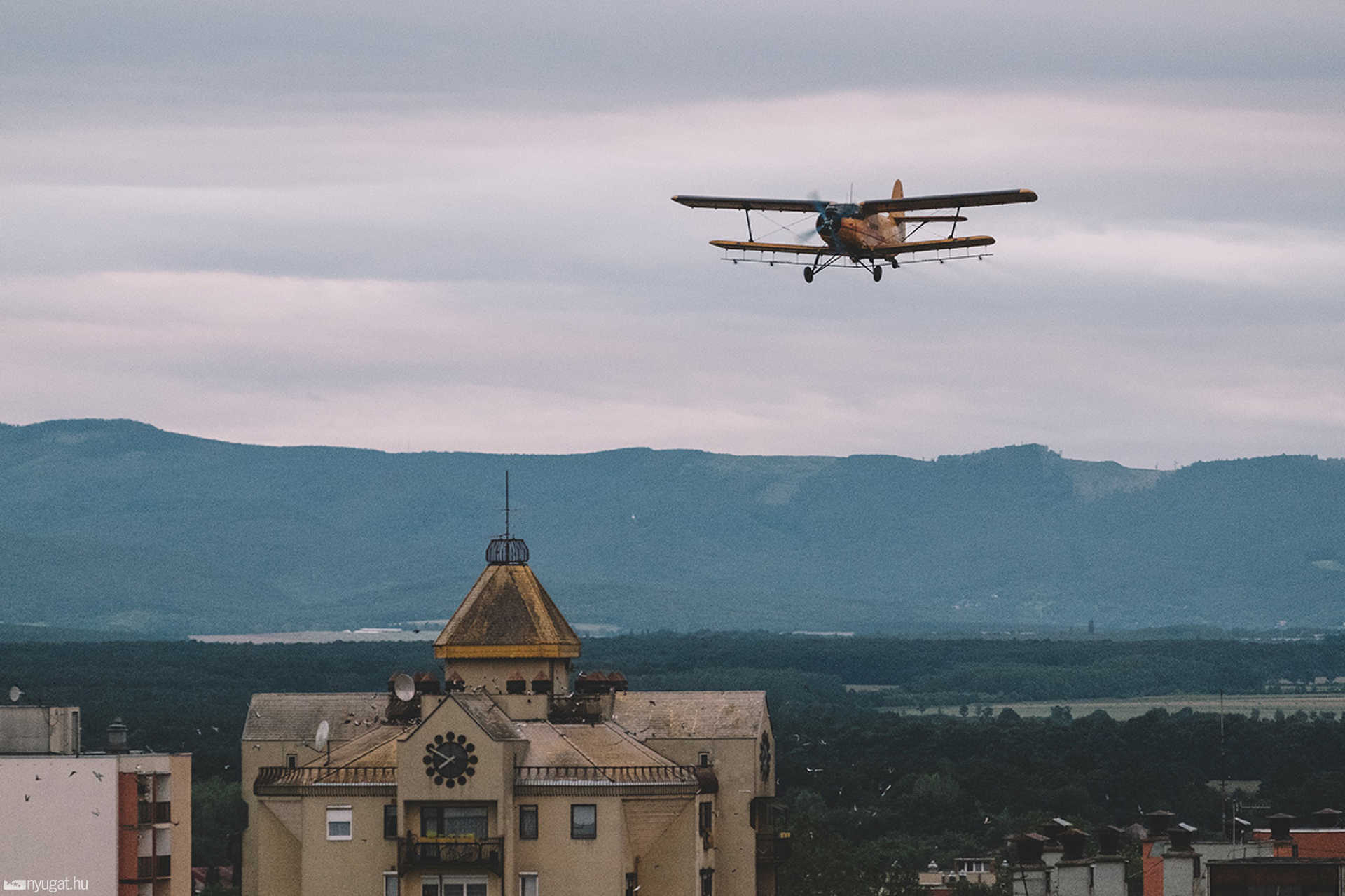 Szúnyogirtás AN-2 repülőgéppel