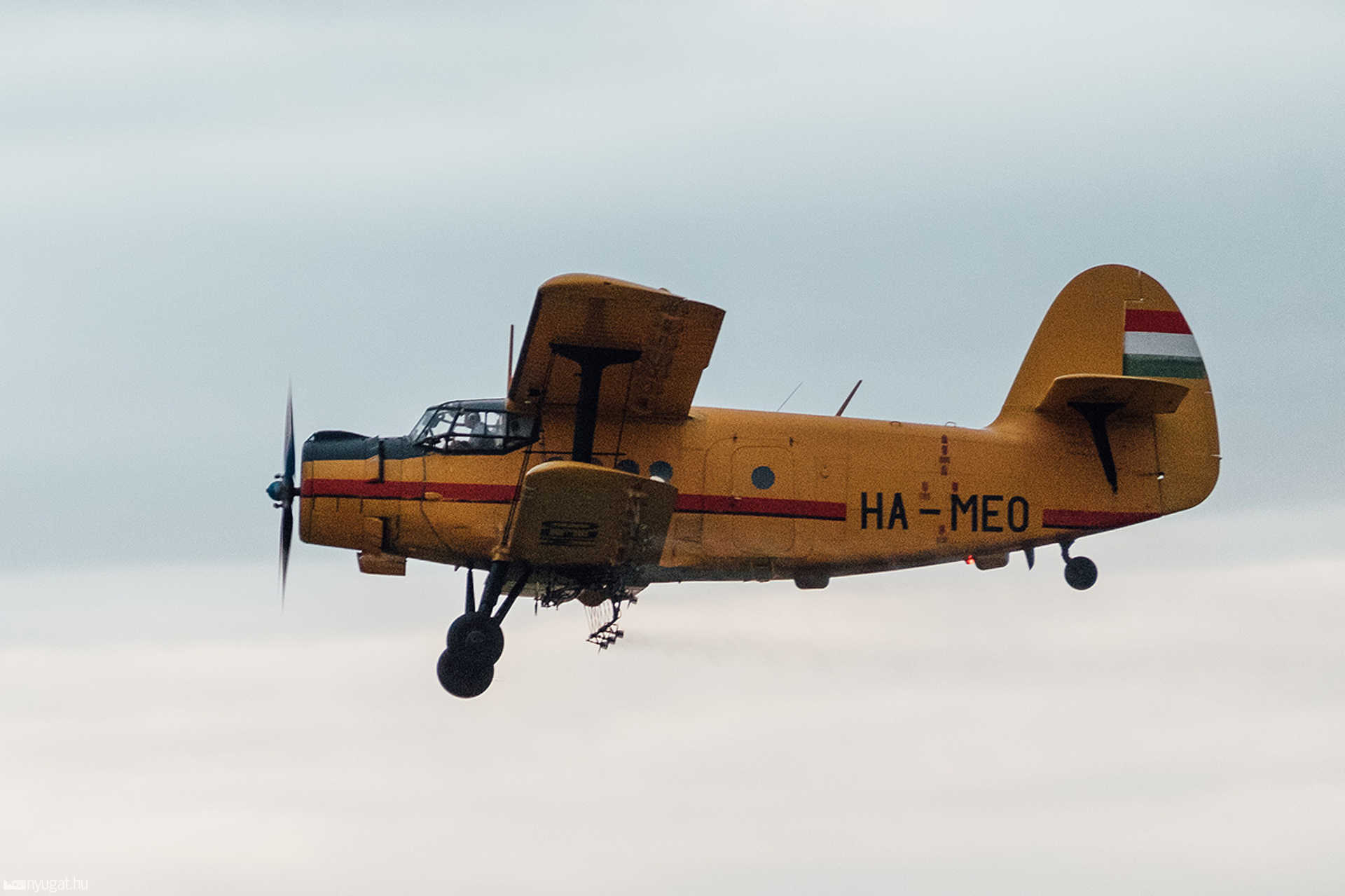 Szúnyogirtás AN-2 repülőgéppel