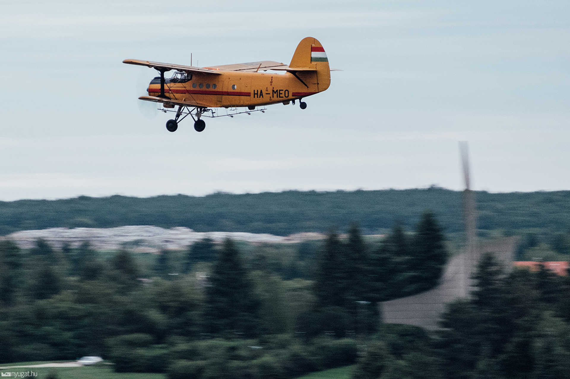 Szúnyogirtás AN-2 repülőgéppel